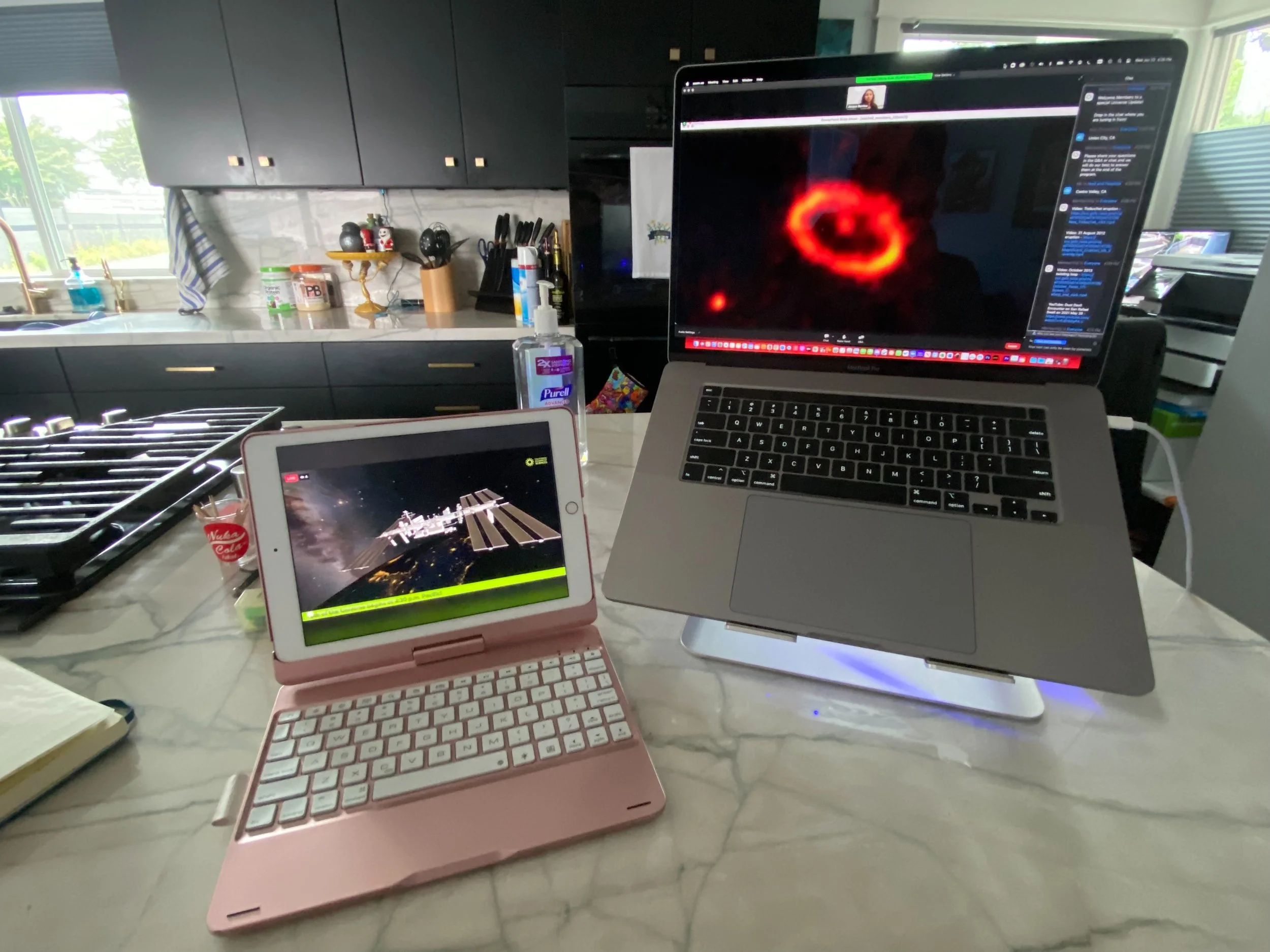 Live streaming lecture with real-time astronomy software