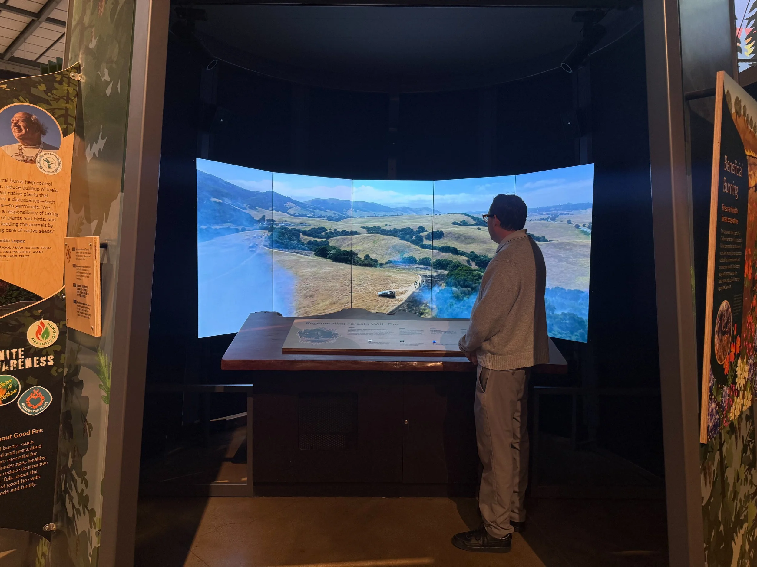 Fire Experience: Video Playback across 5 vertical screens, set semi-circle, with 9-channel spatial audio