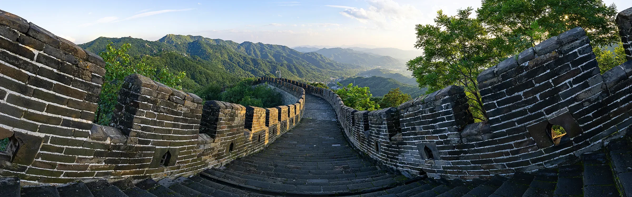 Panoramic view of the Great Wall of China, representing ImmerseMe's immersive Chinese language learning experiences inspired by authentic Chinese culture and real-world locations.
