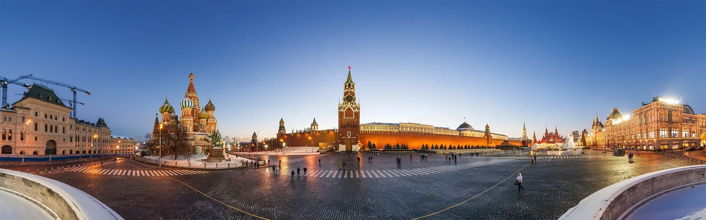 Panoramic evening view of Red Square in Moscow, Russia, featuring Saint Basil's Cathedral and the Kremlin, representing ImmerseMe's immersive Russian language learning experiences inspired by authentic Russian culture and real-world locations.