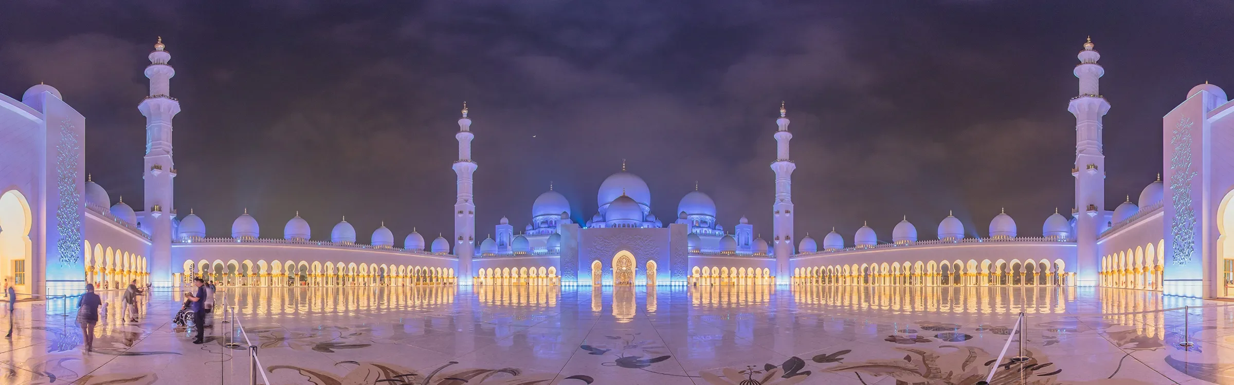 Night view of the Sheikh Zayed Grand Mosque in Abu Dhabi, representing the immersive Arabic language learning environment in ImmerseMe.