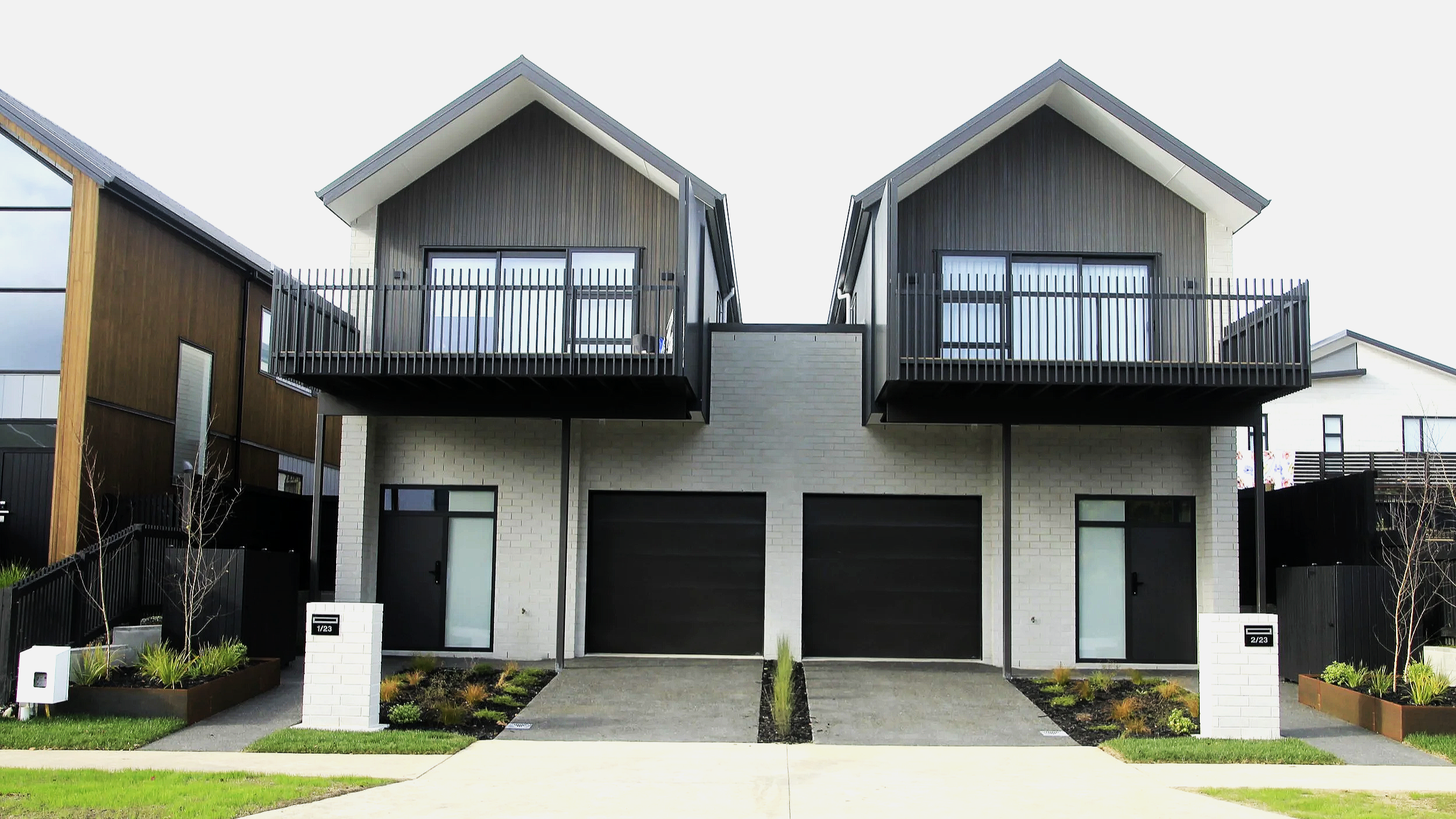 DUPLEX CONCRETE DRIVEWAYS AND PATHS - AURORA, HAMILTON