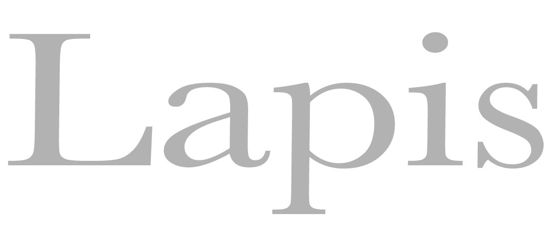 黒い背景にグレーの文字で「Lapis」と書かれている画像