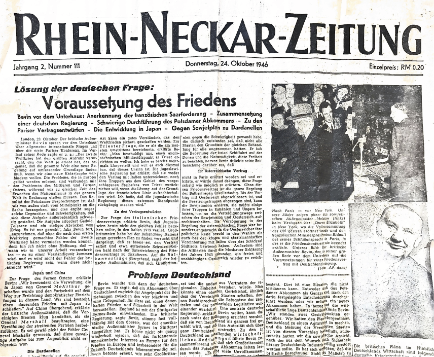 Schwarze und weiße Titelseite der Rhein-Neckar-Zeitung vom 24. Oktober 1946 mit Schlagzeilen, einem historischen Foto im oberen rechten Bereich und einem Porträt eines Mannes im unteren rechten Bereich.