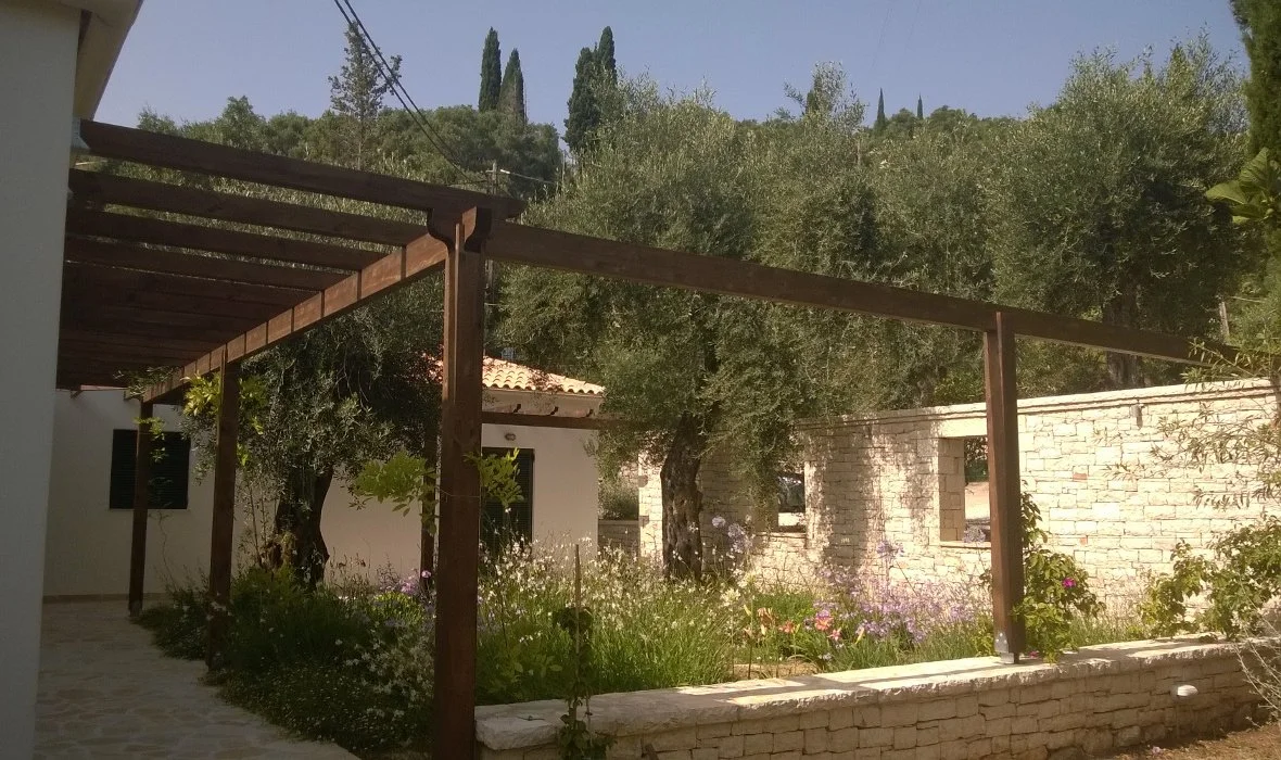 Villa Gregory_Corfu_Skoposdesign_Garden_Courtyard.jpg
