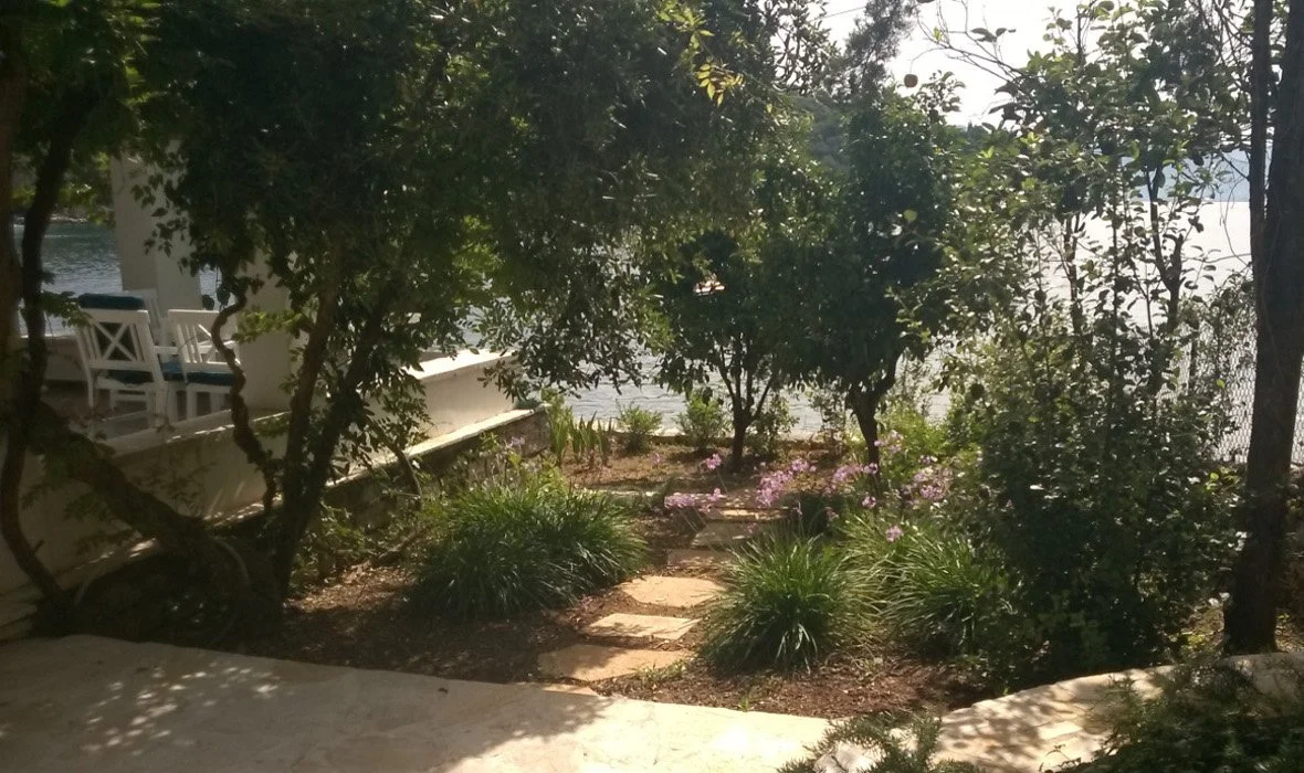 Villa Gregory_Corfu_Skoposdesign_Garden Path.jpg