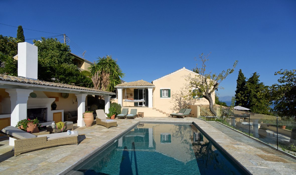 6_Katsafalata_Skoposdesign_House & Pool.JPG