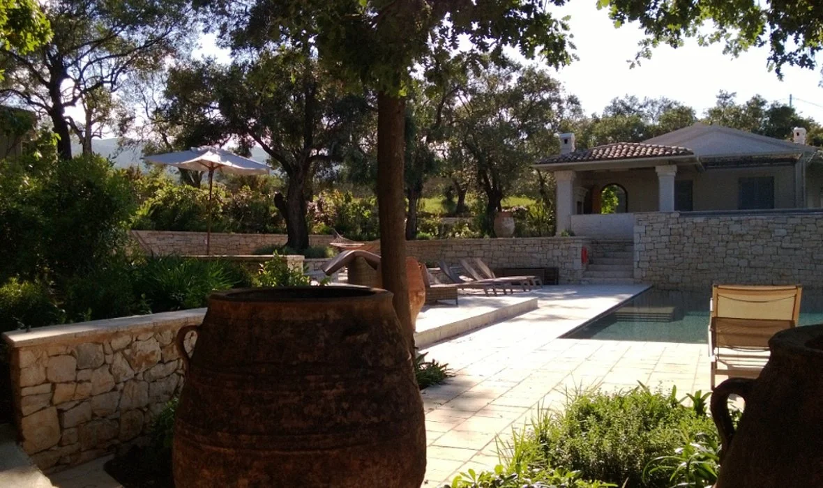 3_Villa Kypseli_SkoposDesign_View of House from Garden.jpg