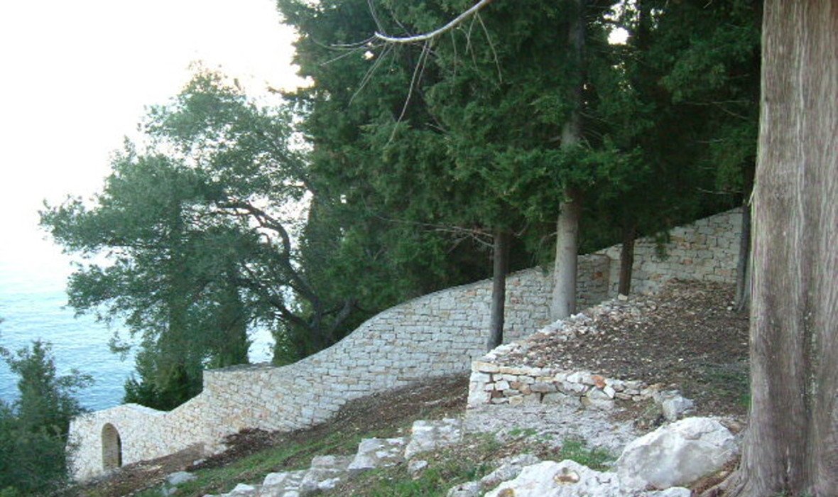 Villa Daphne Agni_Corfu_Skoposdesign_Garden Walls 2.jpg