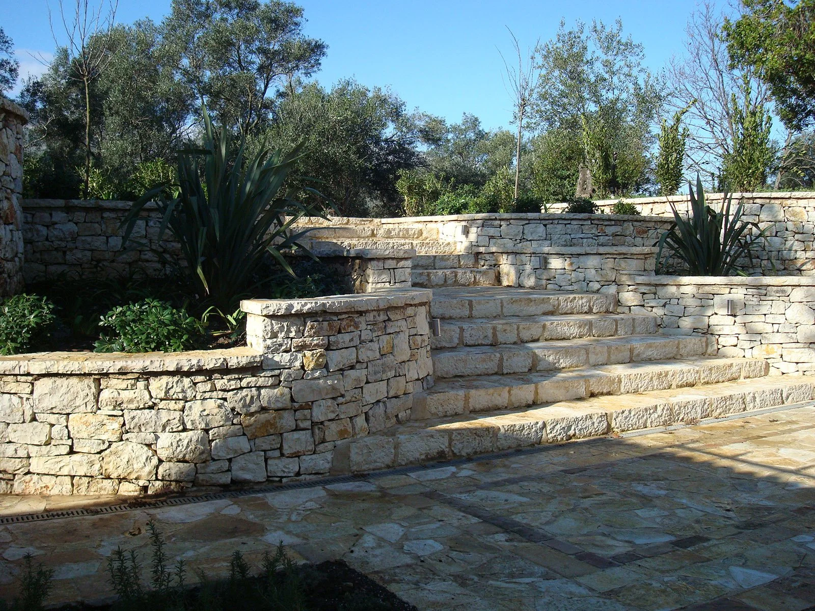 1_PV-Agios-Stephanos_Robinsons_Garden_Stone Wall.JPG