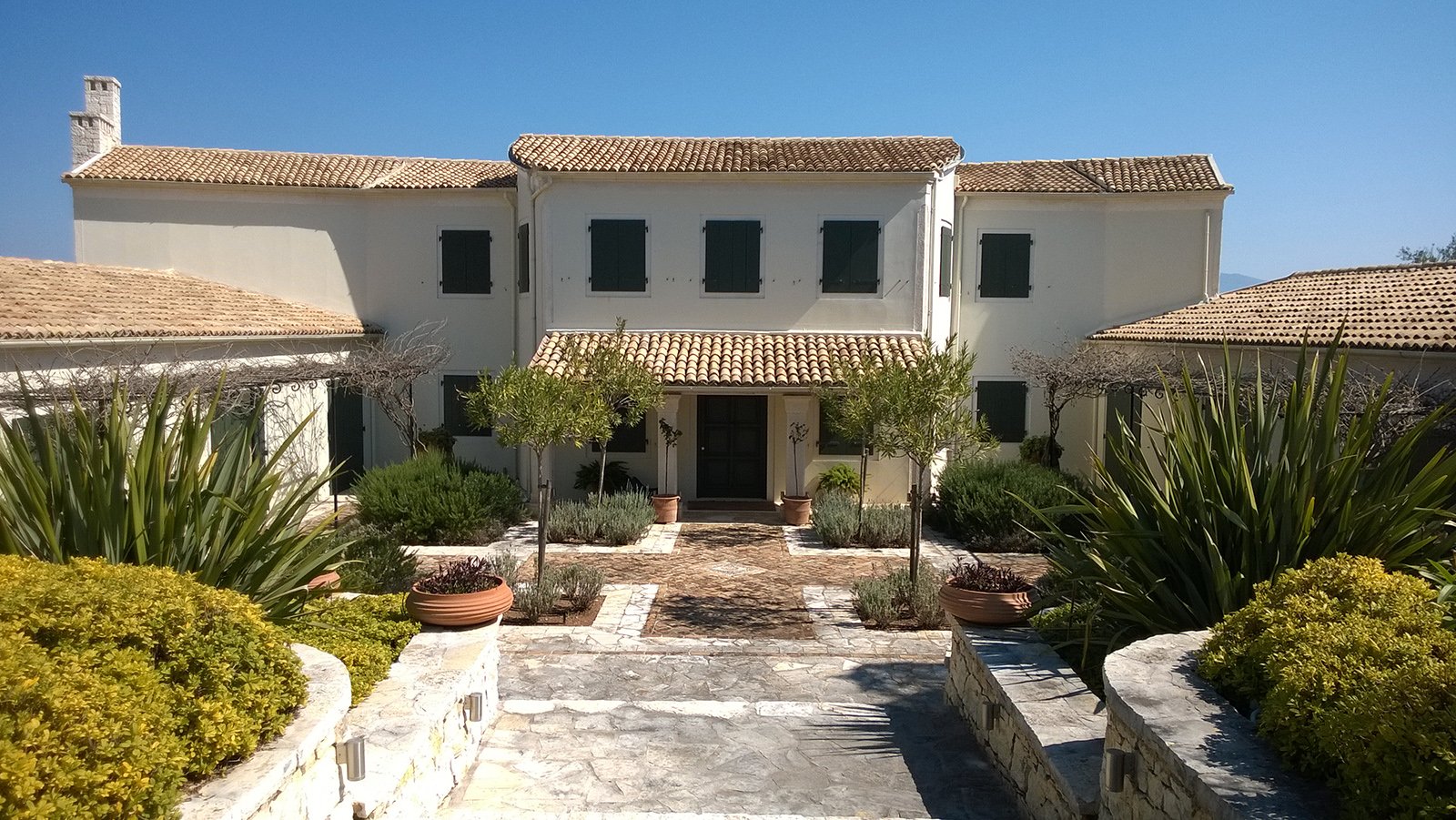 3_PV-Agios-Stephanos_Robinsons_Landscape_Front House.jpg