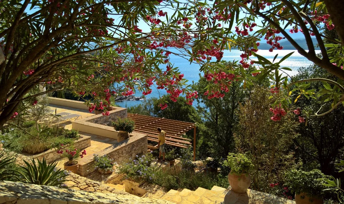 1_Villa Petroti_Skoposdesign_ Garden.jpg
