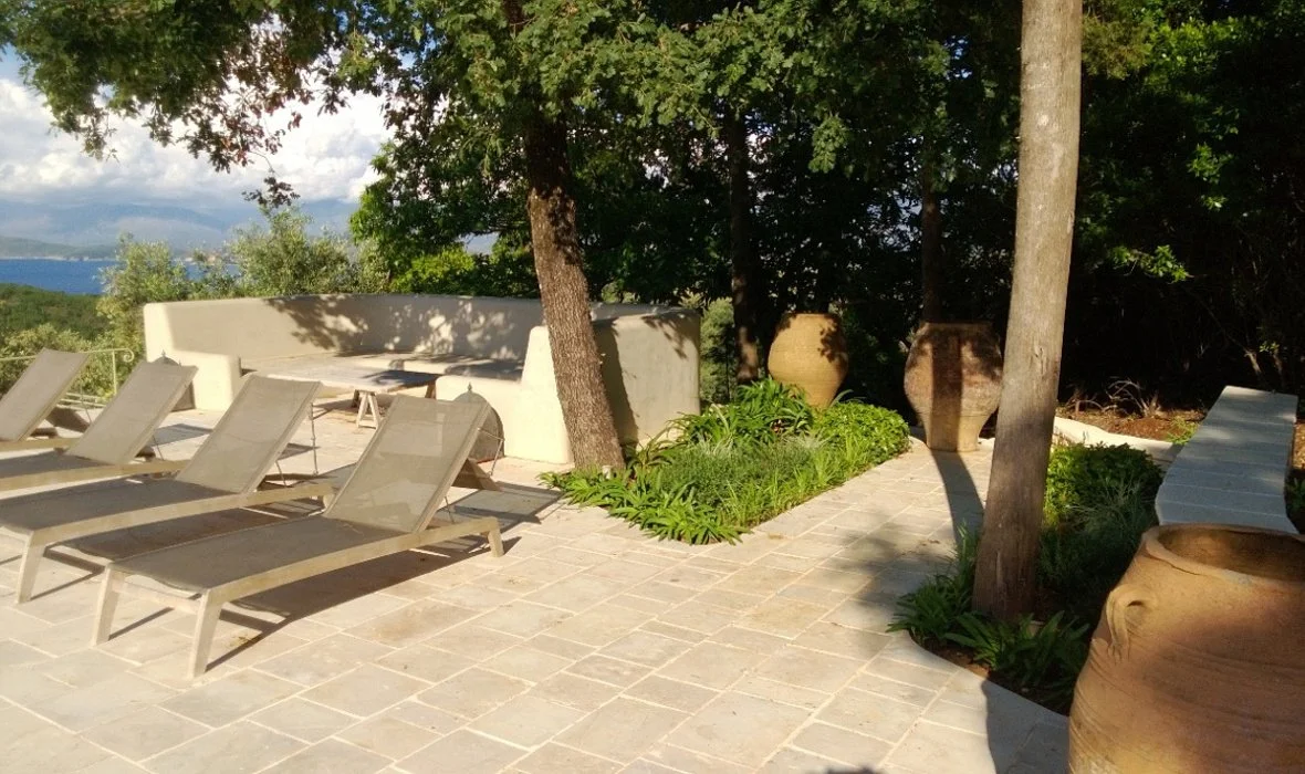 5_Villa Kypseli_Skoposdesign_Sunbeds.jpg