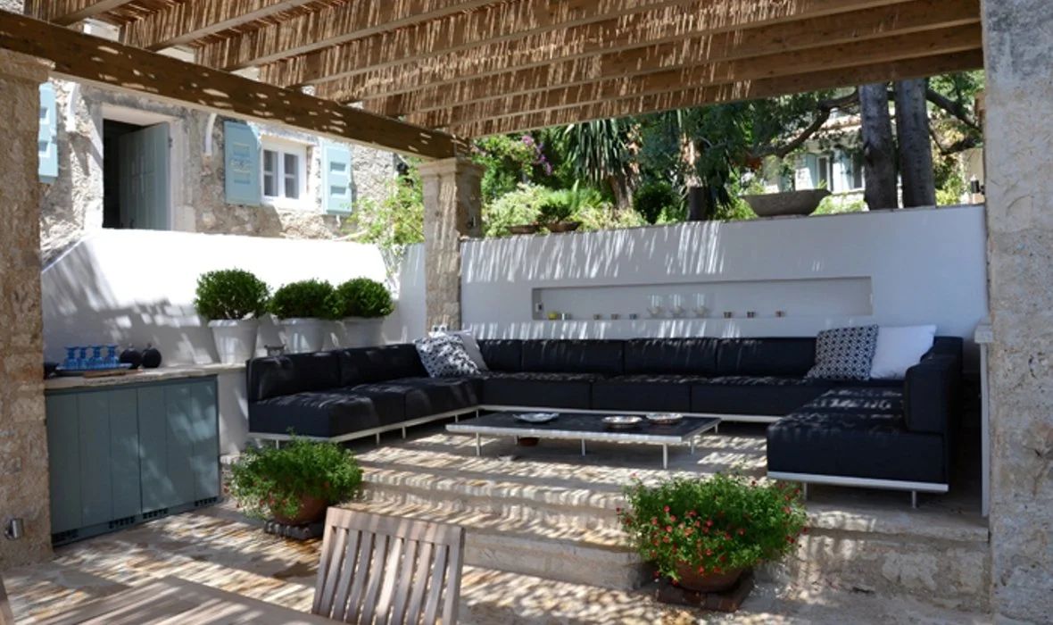 2_Villa Skinos_Skoposdesign_Outdoor Seating Area.JPG