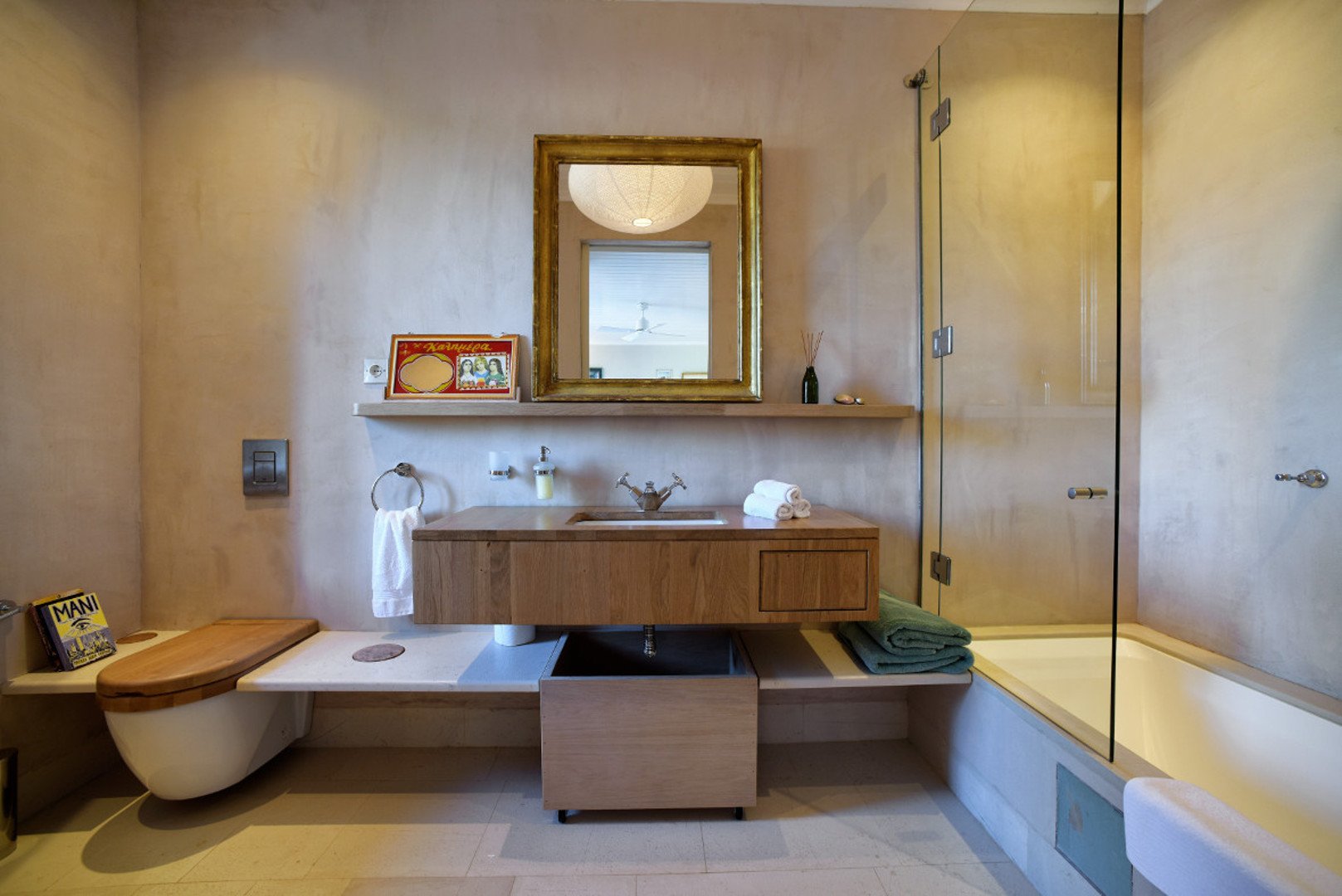 29_Villa Velanidi_En-Suite Bathroom1.JPG