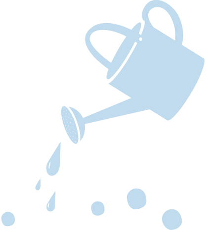 Een waterkan die water uitgiet op de grond, met waterdruppels en waterballetjes eronder.