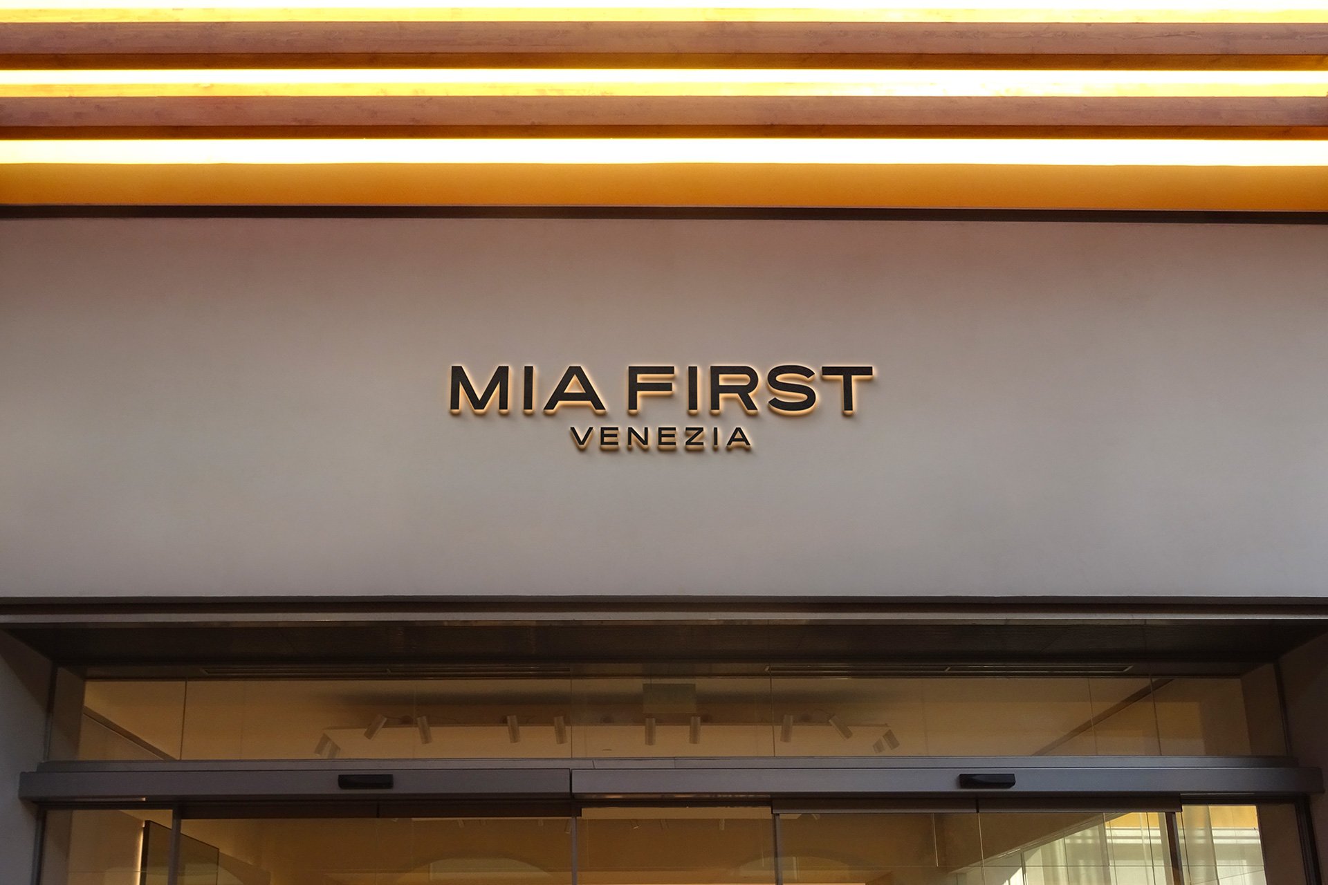 Mia First Venezia - Insegna