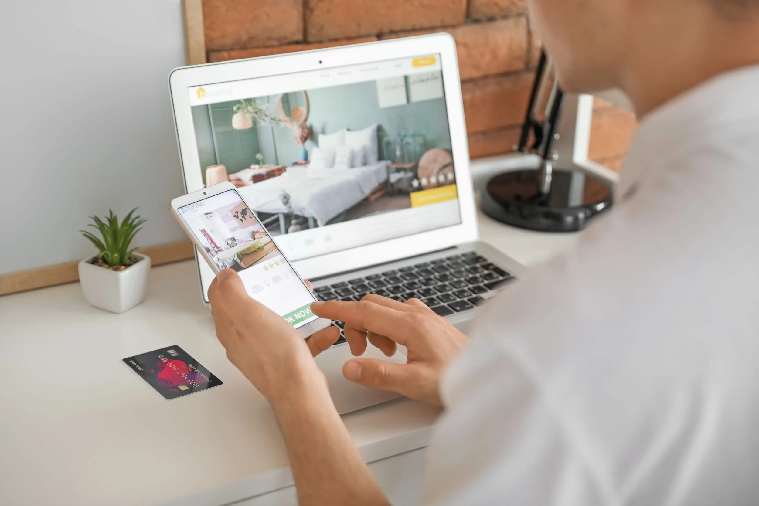 Strona internetowa hotelu w erze AI i GEO: jak nie stracić rezerwacji