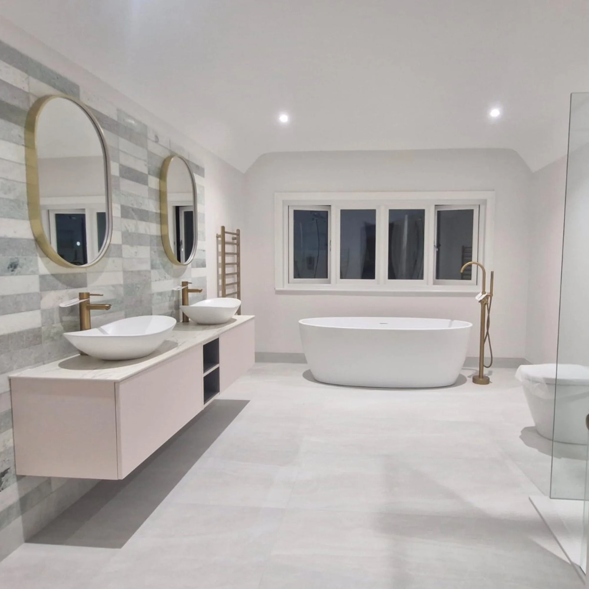 large white and marbel bathroom