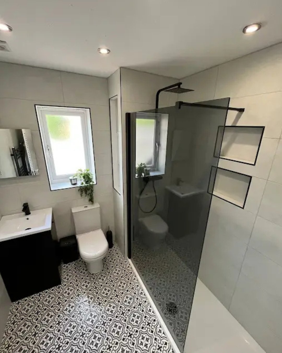 black and white bathroom