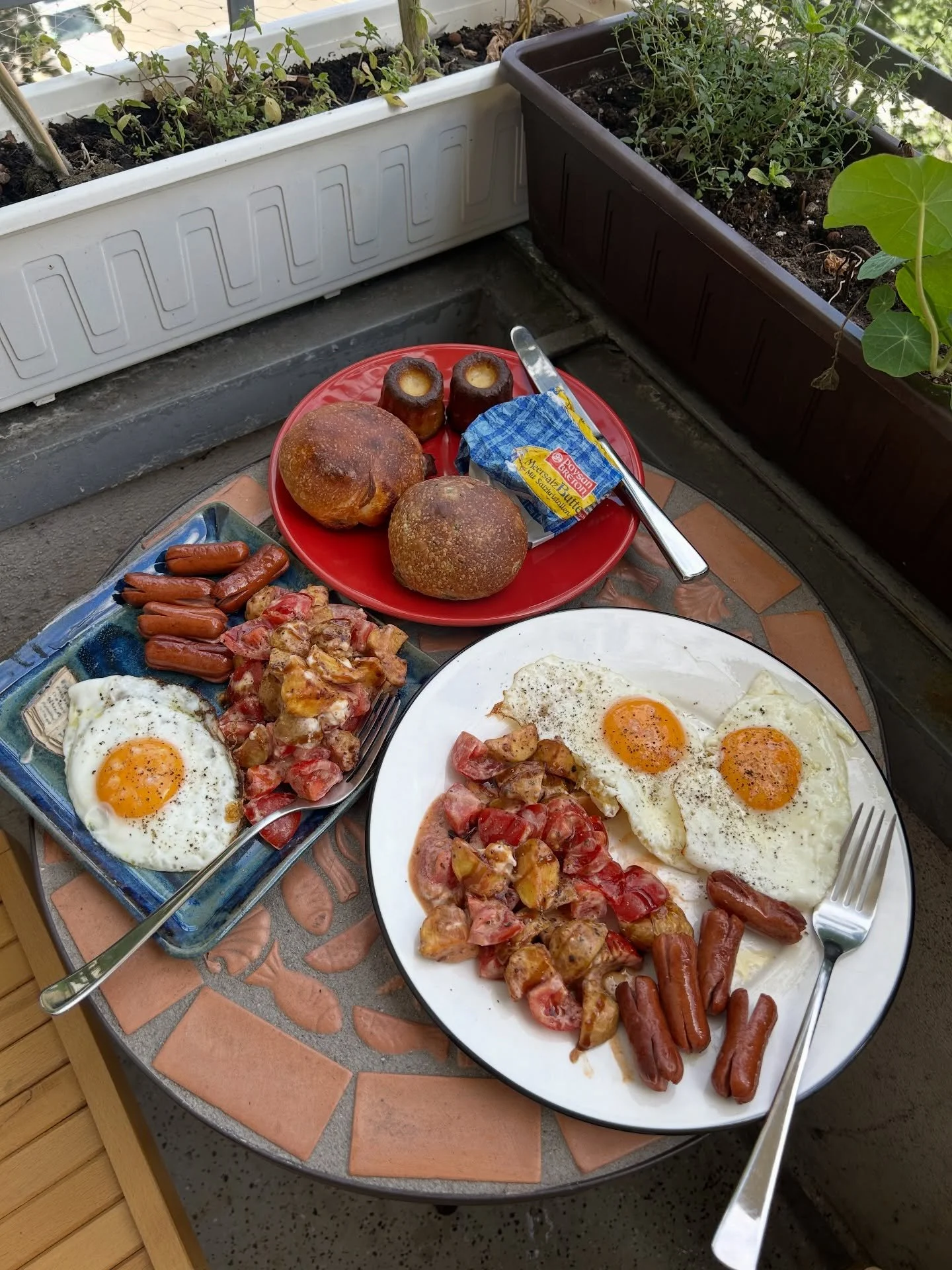 missing summer breakfasts on the balcony 🥲