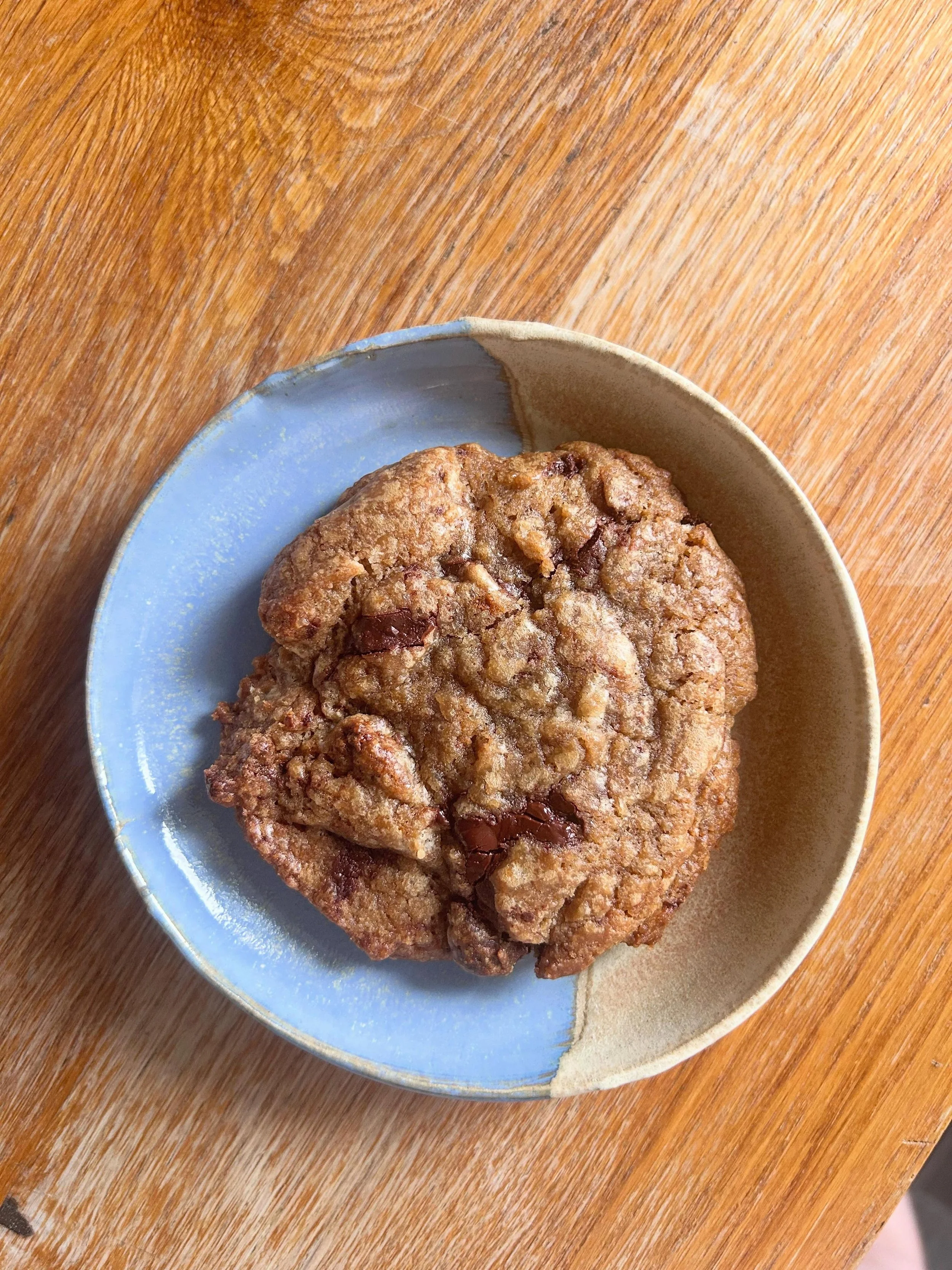 swipe for my secret ingredient for perfect chocolate chip cookies 🍪 add a scoop while browning your butter and thank me later 🫶🏼