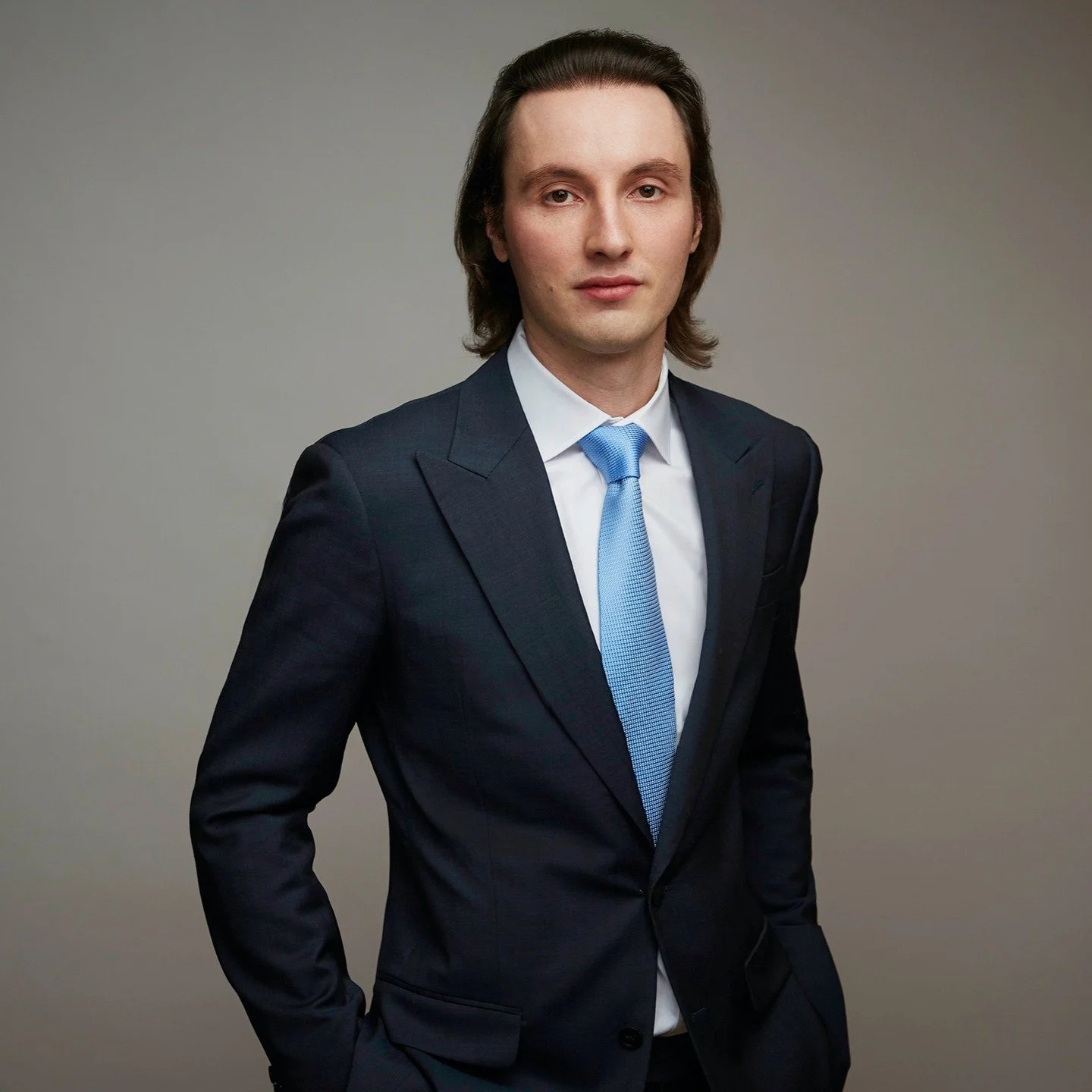 A sharp suit and seamless grey backdrop create timeless elegance for the team's professional image.
.
.
.
.
#CorporateheadshotPhotography #ConferenceHeadshots #ConferencePhotography #BrandingPhotography #BusinessPhotographer #LawyerHeadshots #Attorne