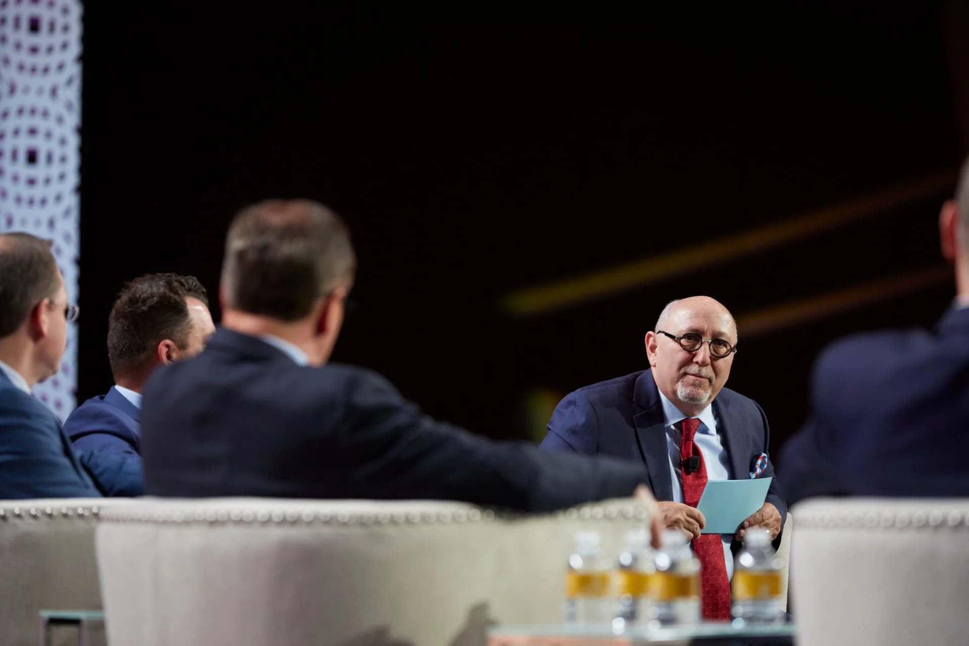 Balancing Candid vs. Posed Photos at Corporate Events