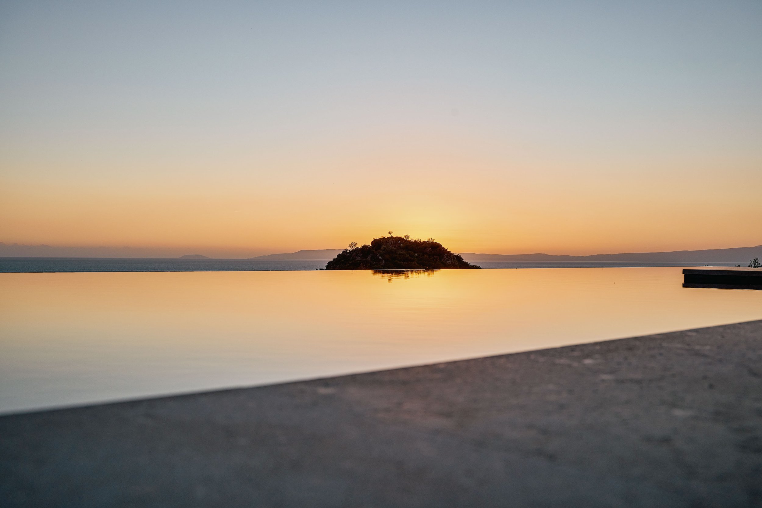 25-meter infinity pool