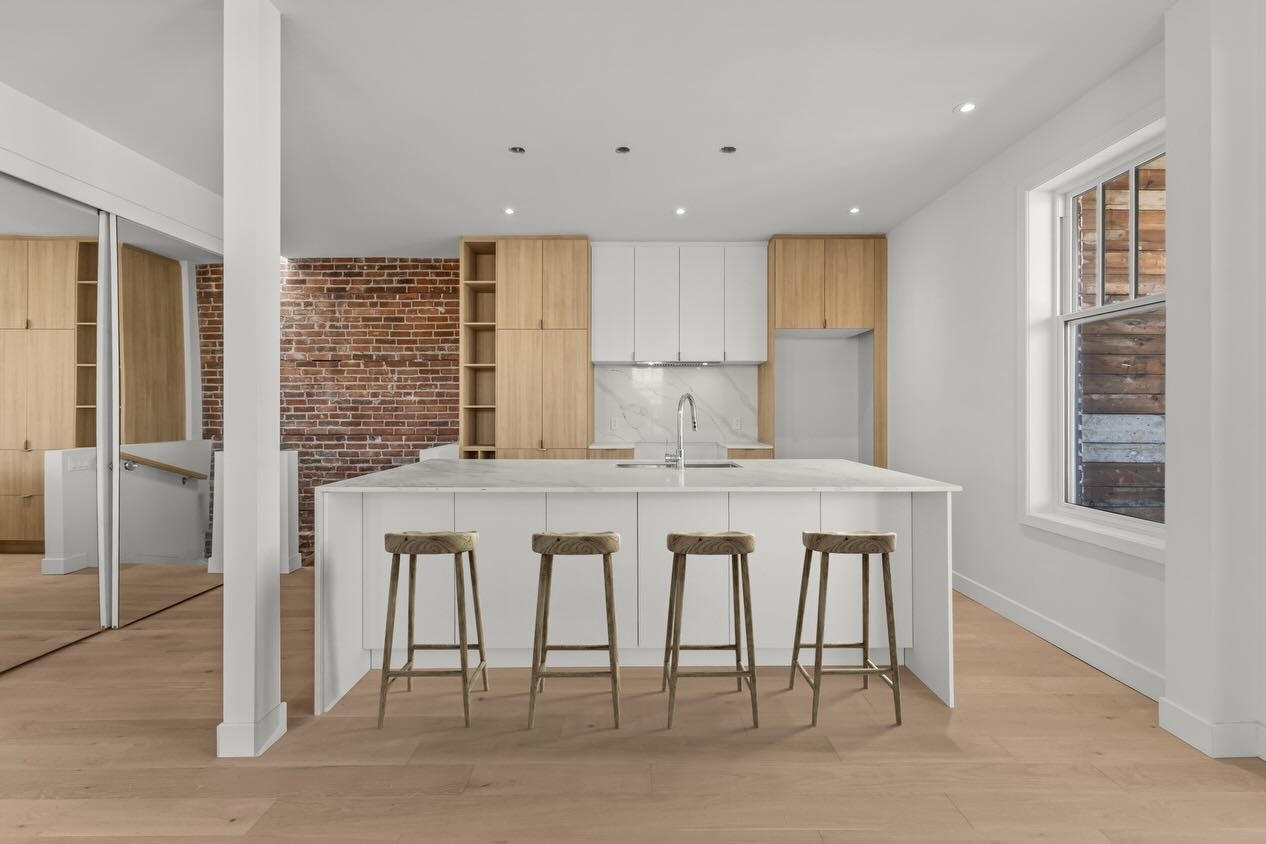 VENDU | 4749 rue Ste-Catherine Est, Montr&eacute;al ✨ 

F&eacute;licitations &agrave; mes clients pour l&rsquo;achat de ce magnifique appartement enti&egrave;rement r&eacute;nov&eacute; de 3 chambres au dernier &eacute;tage d&rsquo;un triplex de Hoch