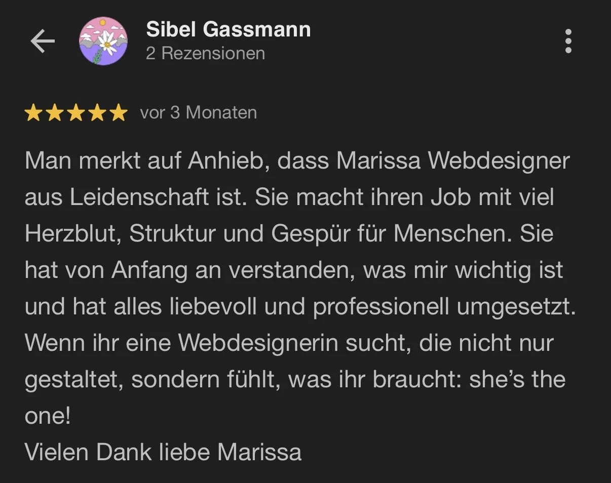 Rezension für eine Webdesignerin namens Marissa, hervorhebend ihre Leidenschaft, Herzblut, Struktur, Gespür für Menschen und professionelle Umsetzung.