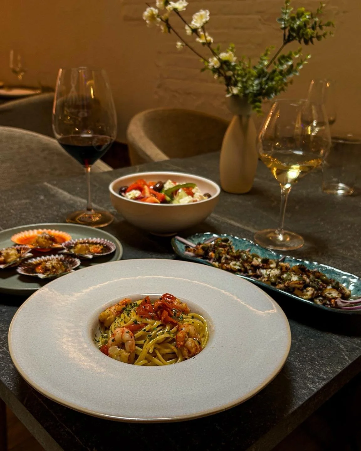 El mejor plan no siempre necesita una ocasi&oacute;n especial. Solo una mesa, una copa y ganas de disfrutar.🍷

🗓️Reserva tu mesa
📍Te esperamos en camino de los Afligidos 55, Alcal&aacute; de Henares 

#Alcal&aacute;DeHenares #restauranteslcaladehe