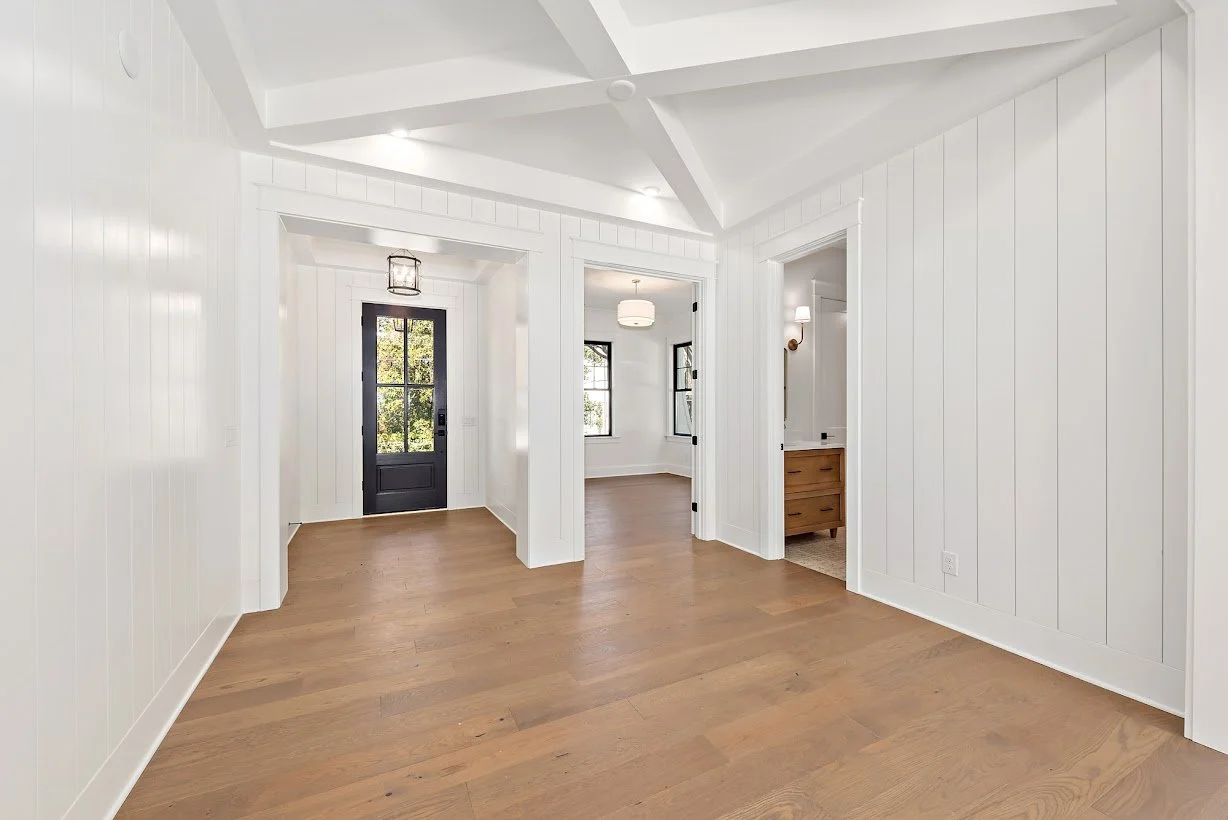 3005 Manor Rd Entry Way 4.jpg