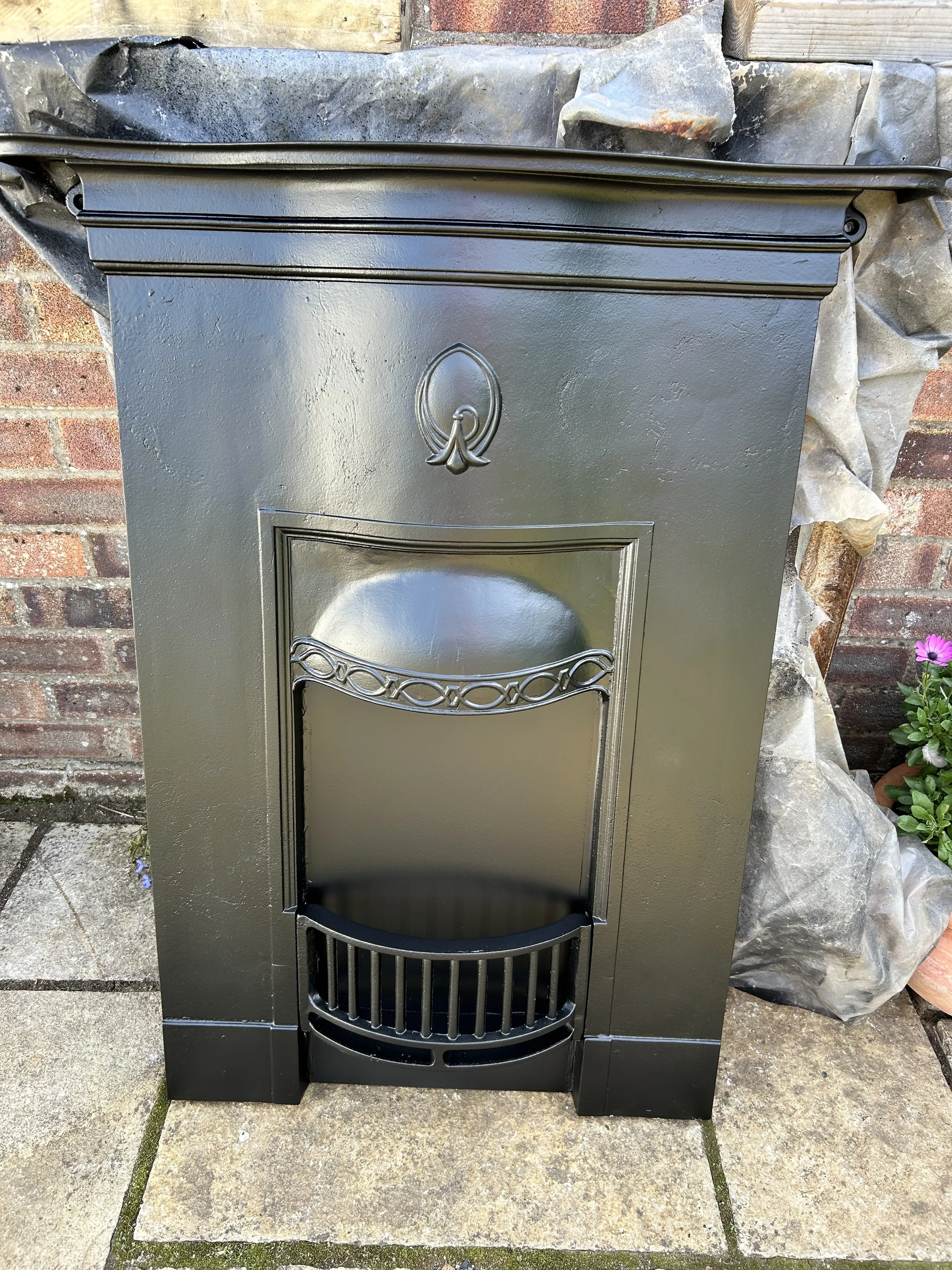 Curved fireplace