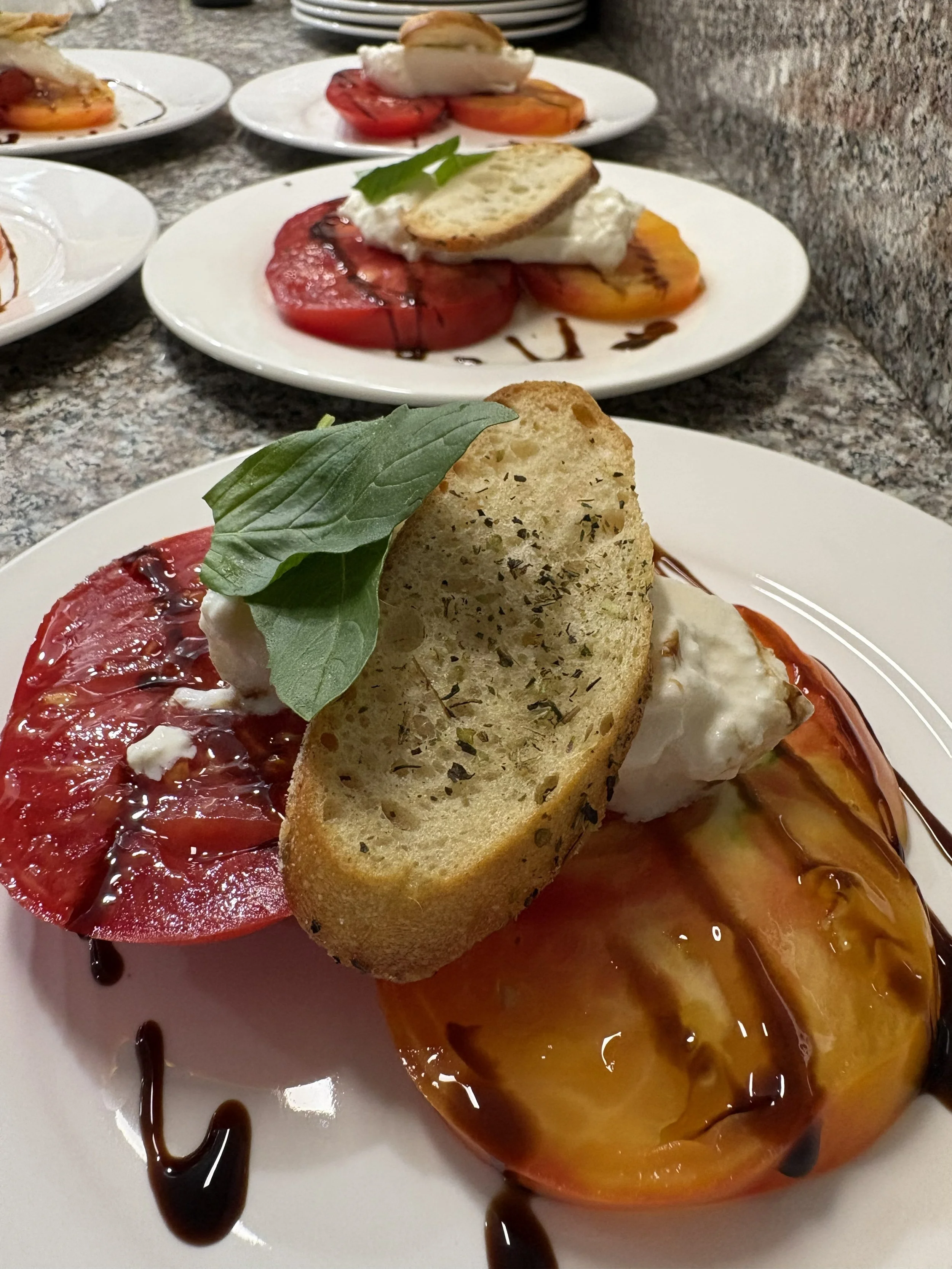 Plating for Drama: Visual Contrast in Luxury Dining