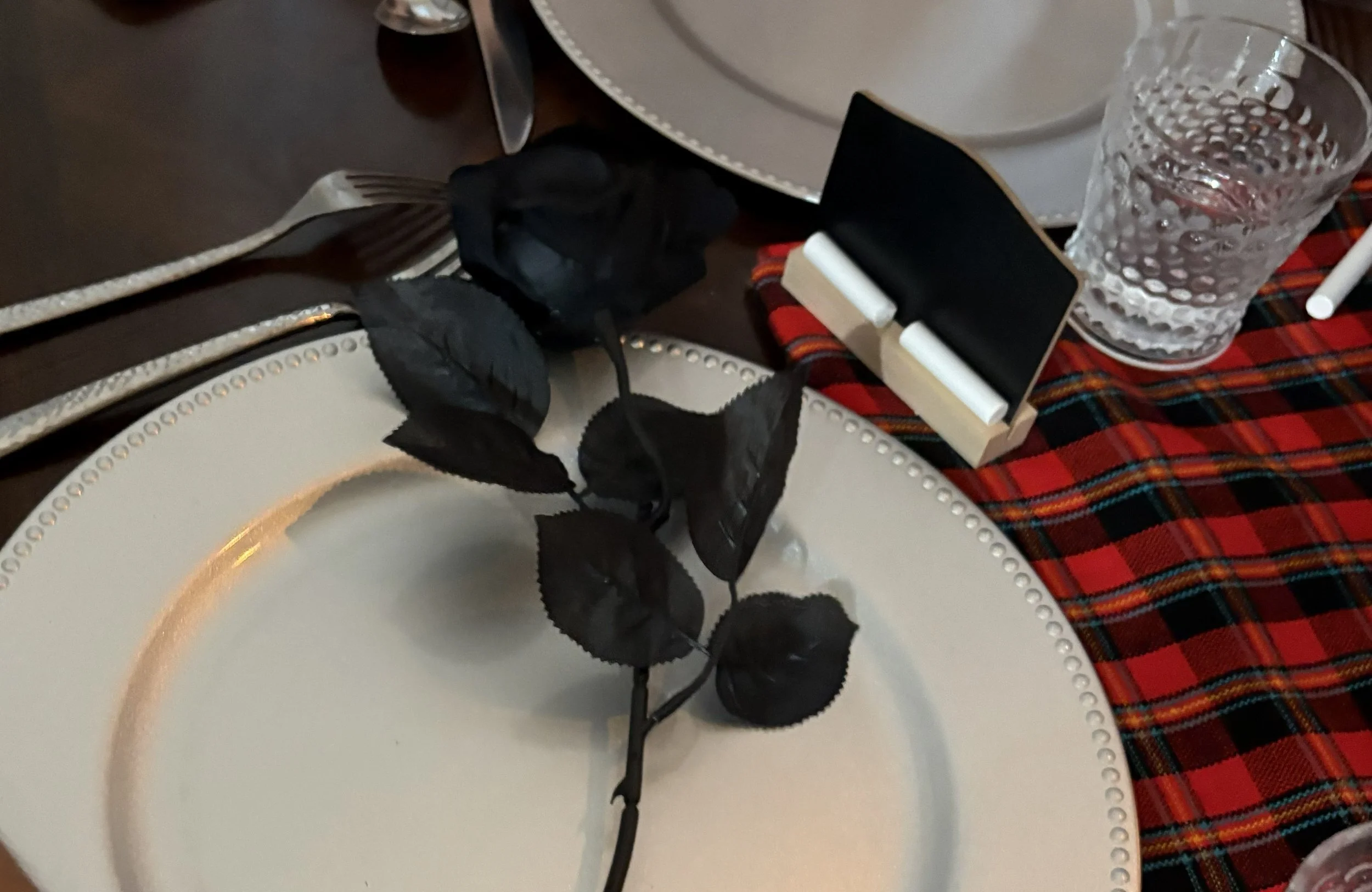 Upgrading Your Place Settings with Structural Florals