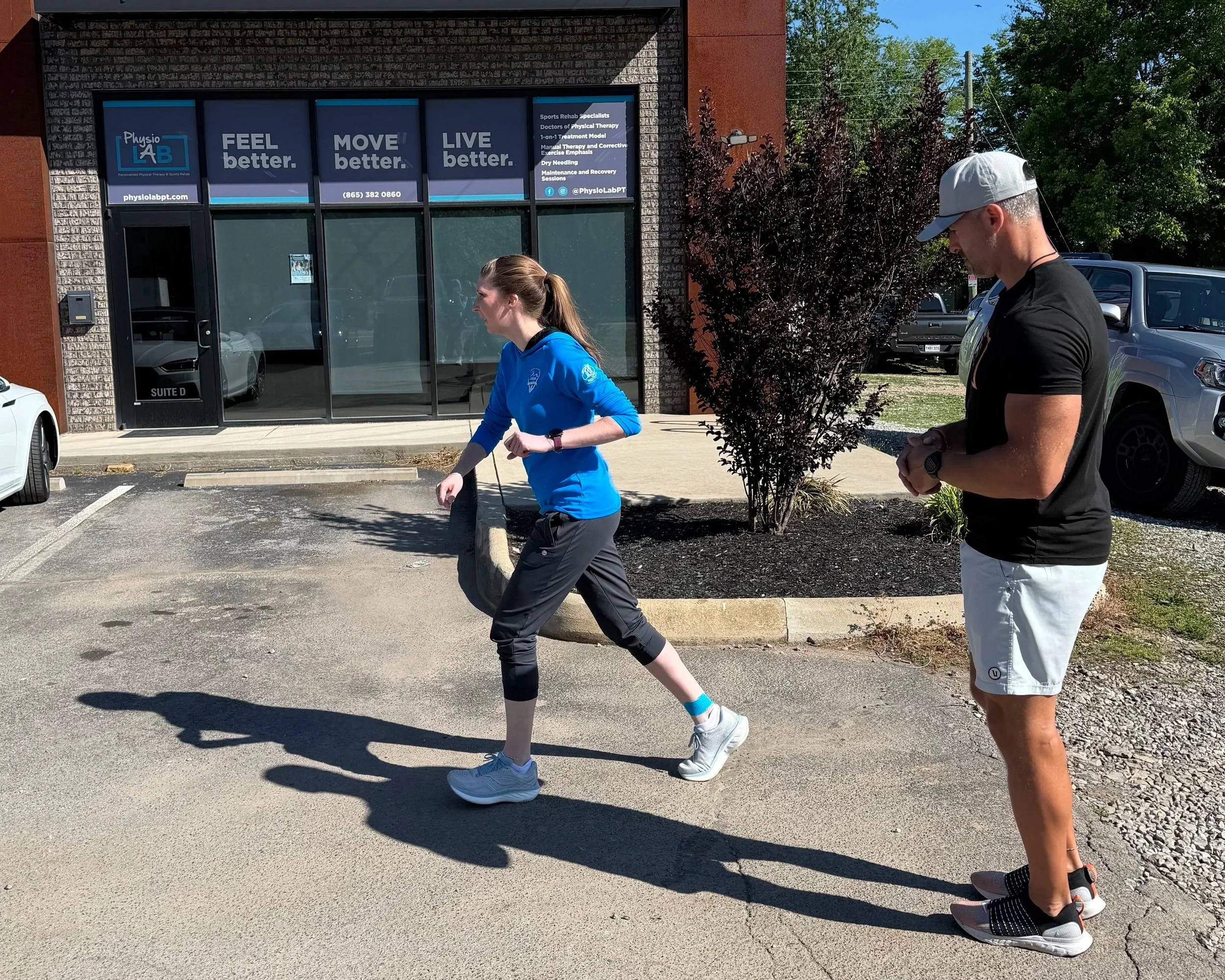A PT assessing a runner