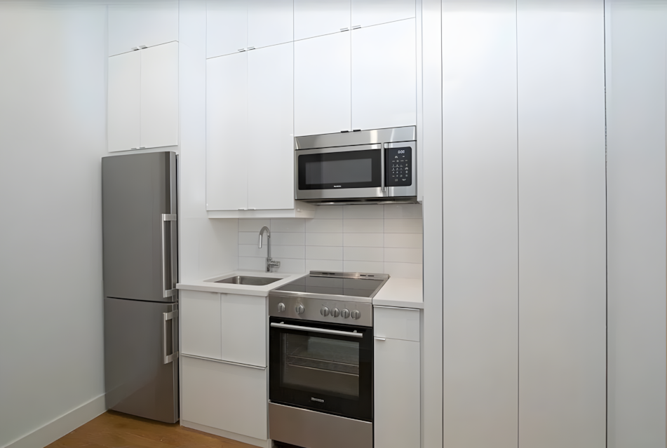 59 Thompson St Kitchen2.png