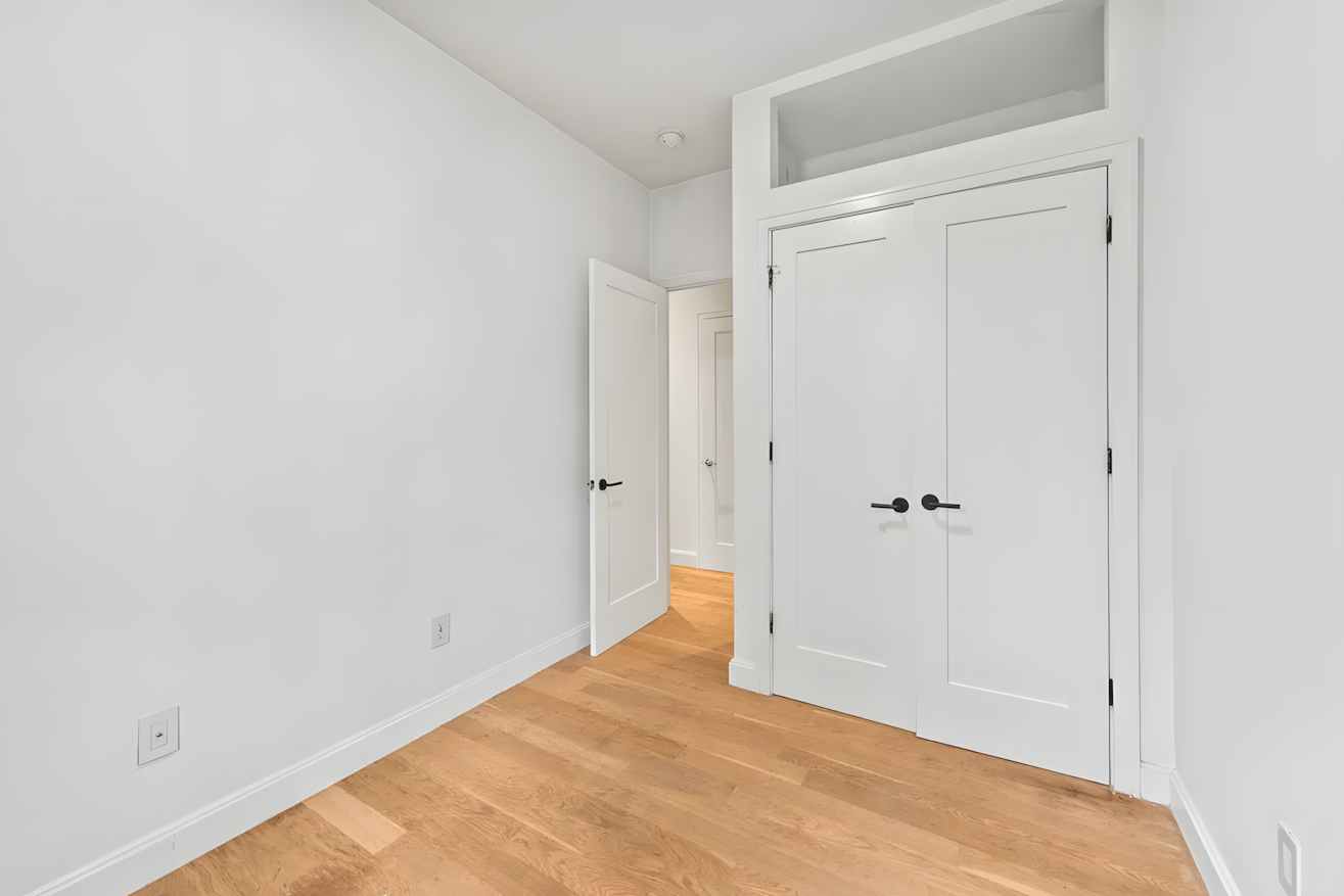 40 Market St Bedroom.png