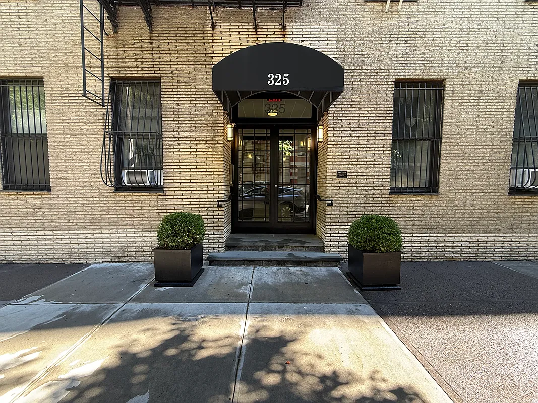 325 West 93rd Street