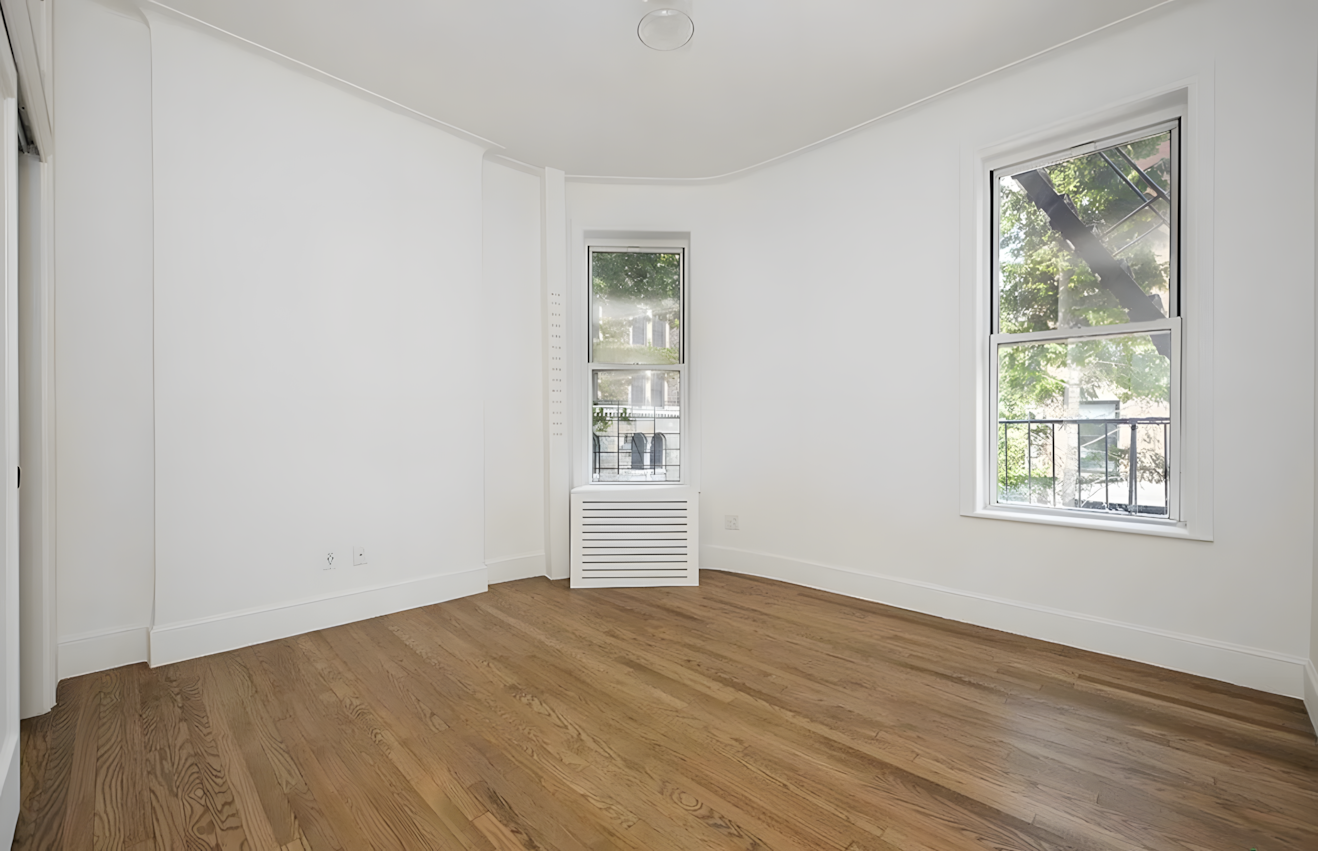 35 Pineapple St Bedroom2.png