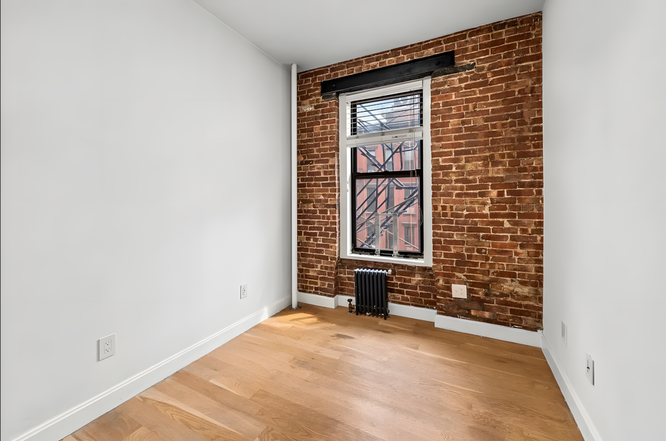 40 Market St Bedroom2.png