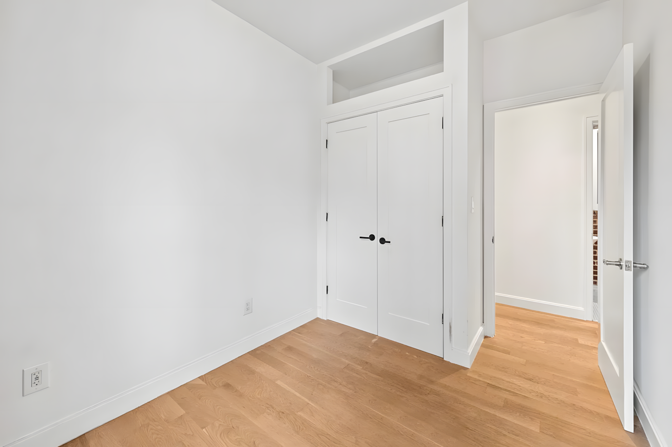 40 Market St Bedroom3.png