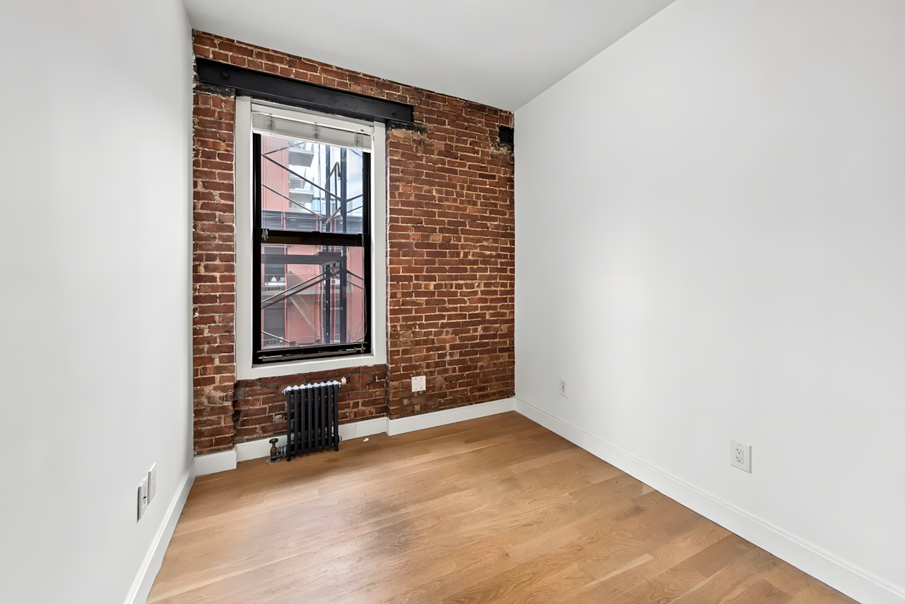 40 Market St Bedroom4.png