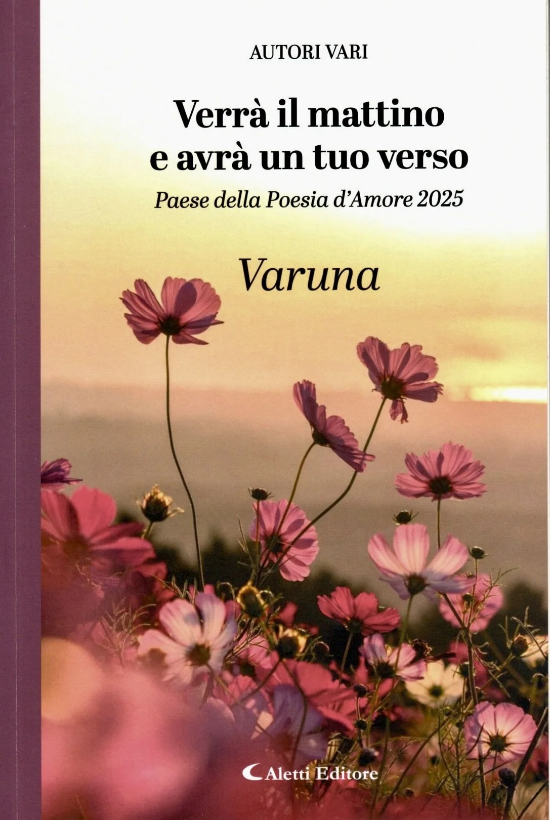 Una copertina di un libro con fiori di campo rosa sullo sfondo di un tramonto con colori caldi, titolo e nome dell'editore Aletti Editore.