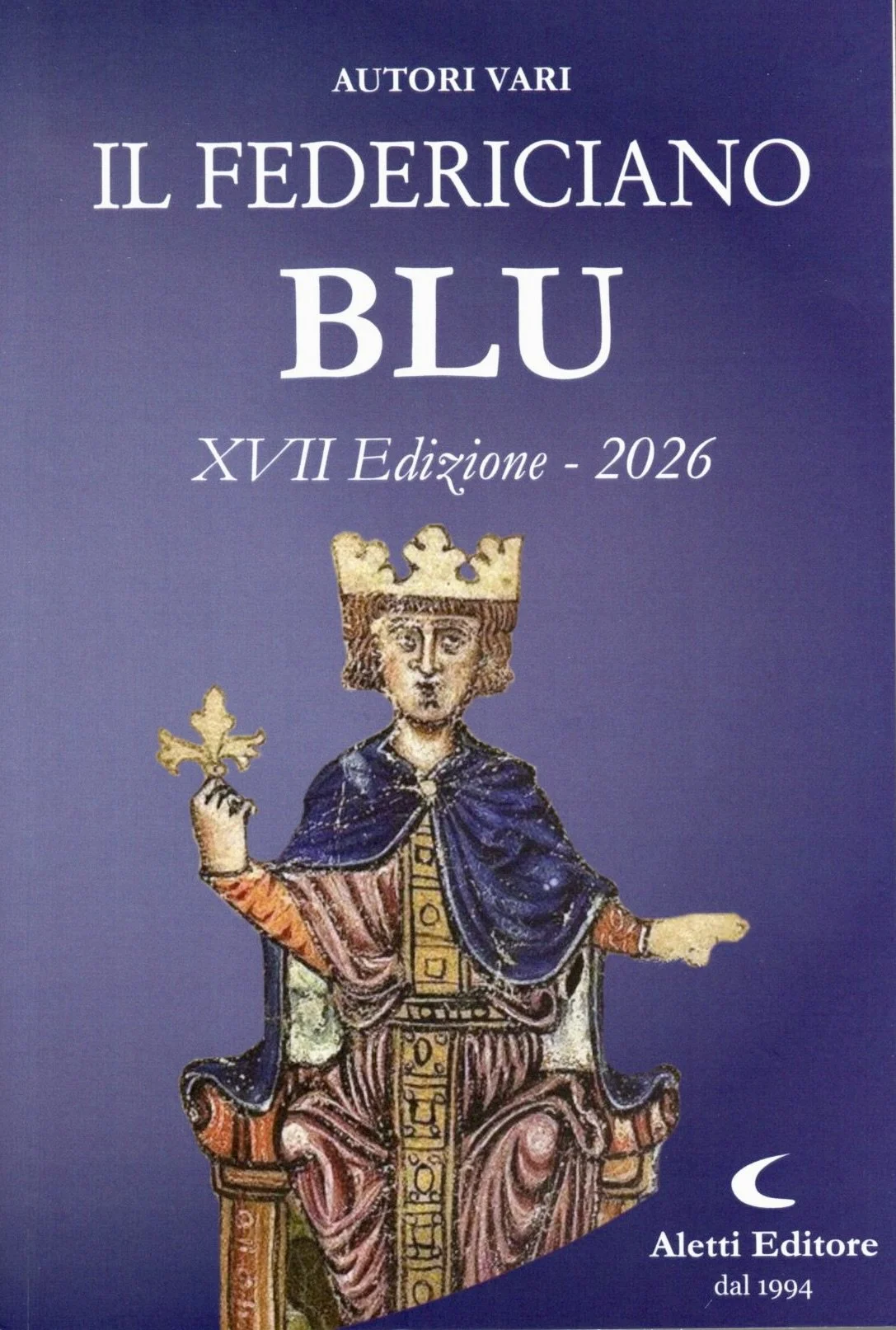Copertina di un libro con un'illustrazione di un re medievale seduto su un trono, che indossa una corona e una veste colorata, e tiene una chiave in mano. Sullo sfondo, sfondo blu con testo bianco.