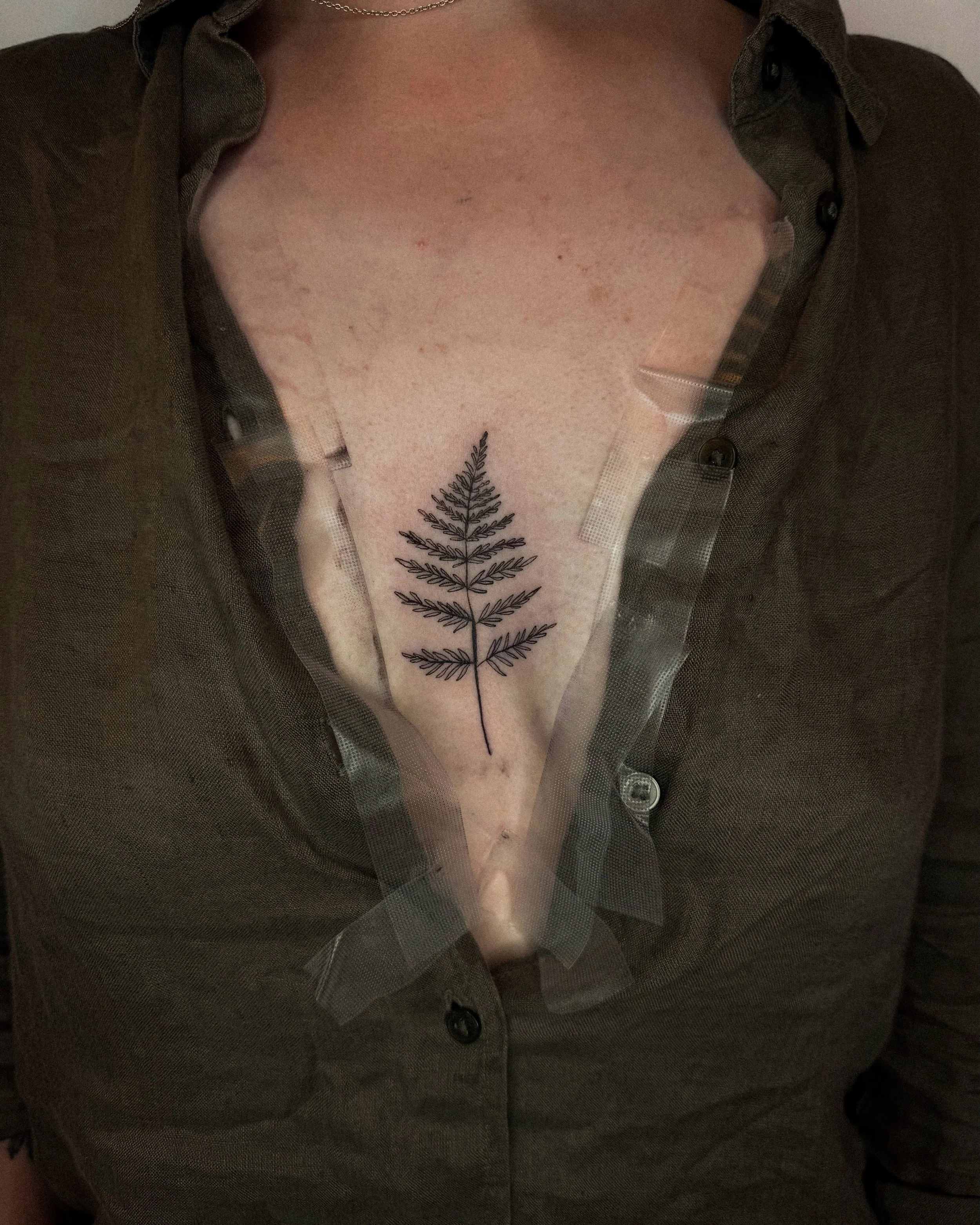 custom fern for Elizabeth!🌿 thanks so much for your trust 

books are open for BRIGHTON (only 1hr away from London) @goodcompany.tattoo 

to BOOK A TATTOO or simply get a quote
DM or email noraintattoo@gmail.com 

all booking infos &amp; other helpf