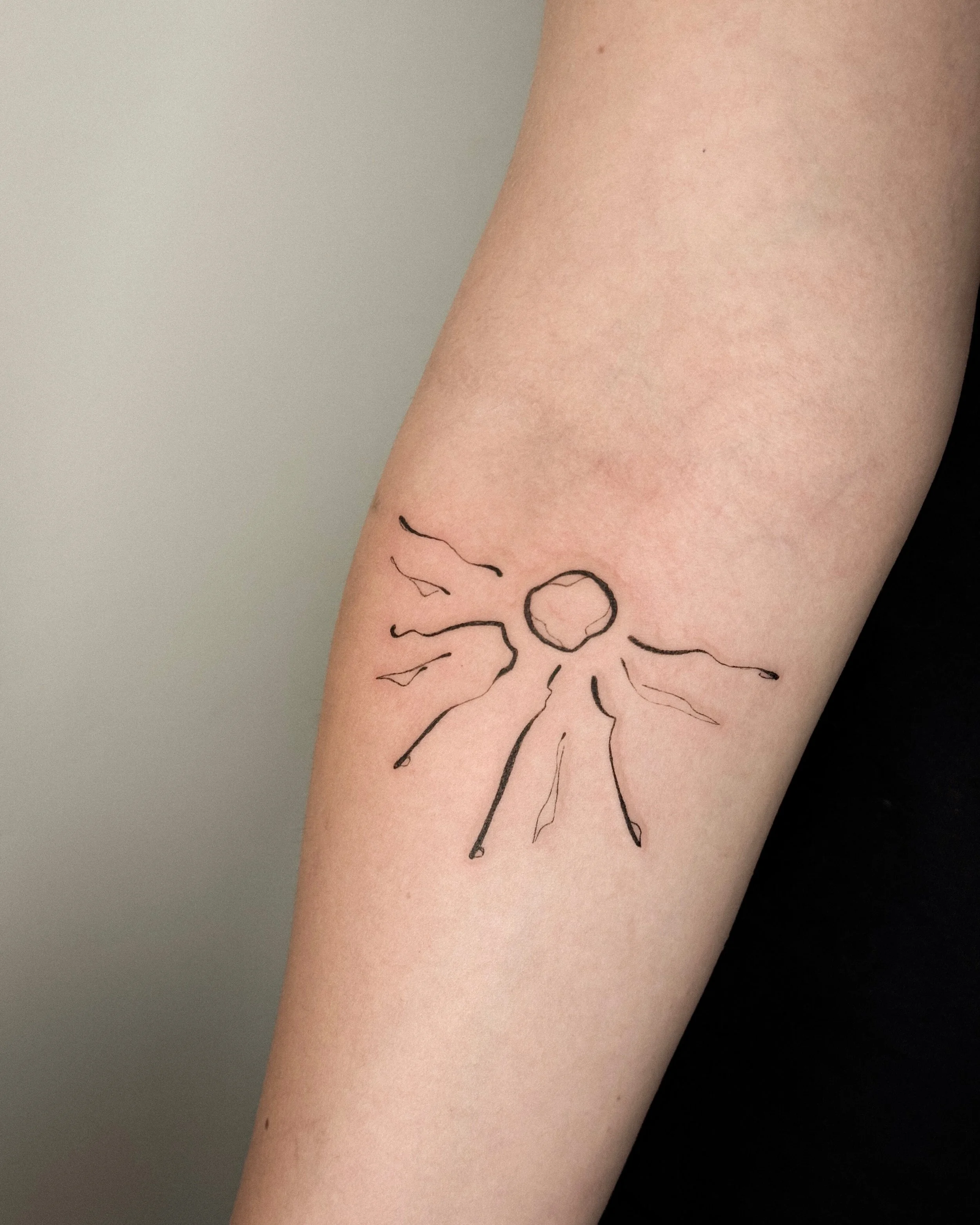 sun tattoo &amp; custom hawaii flower for Eleanor 🌺 thank you so much for your trust with you first tattoo! 

I&rsquo;m based in BRIGHTON (only 1hr away from London) 
@goodcompany.tattoo 

books are open for SEP - DEC

to BOOK A TATTOO or simply get