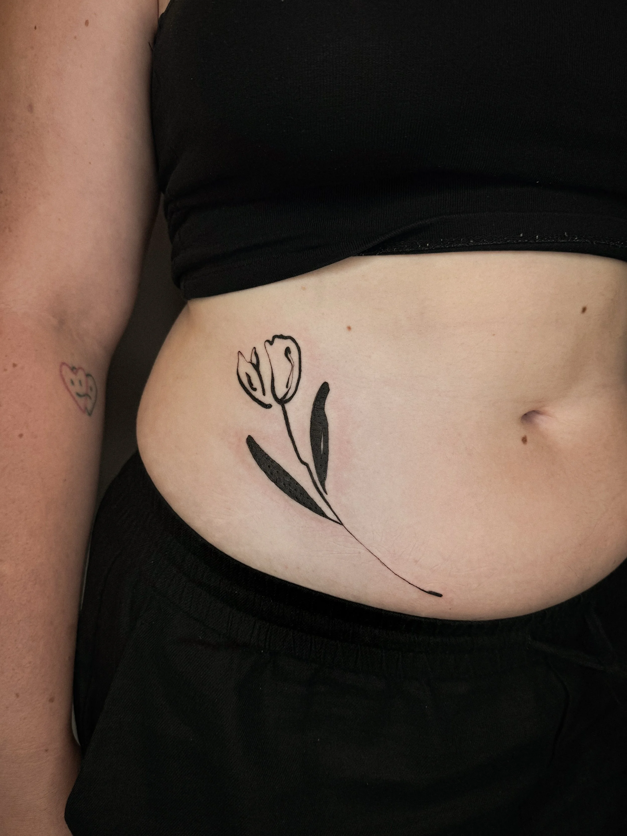 custom matching tulips from this summer! 🌷

books are open for BRIGHTON @goodcompany.tattoo 🏡

BOOK A TATTOO via 🔗 noraintattoo.com (link in bio) or send a DM, always feel free to reach out to get a quote

all booking infos, more available designs