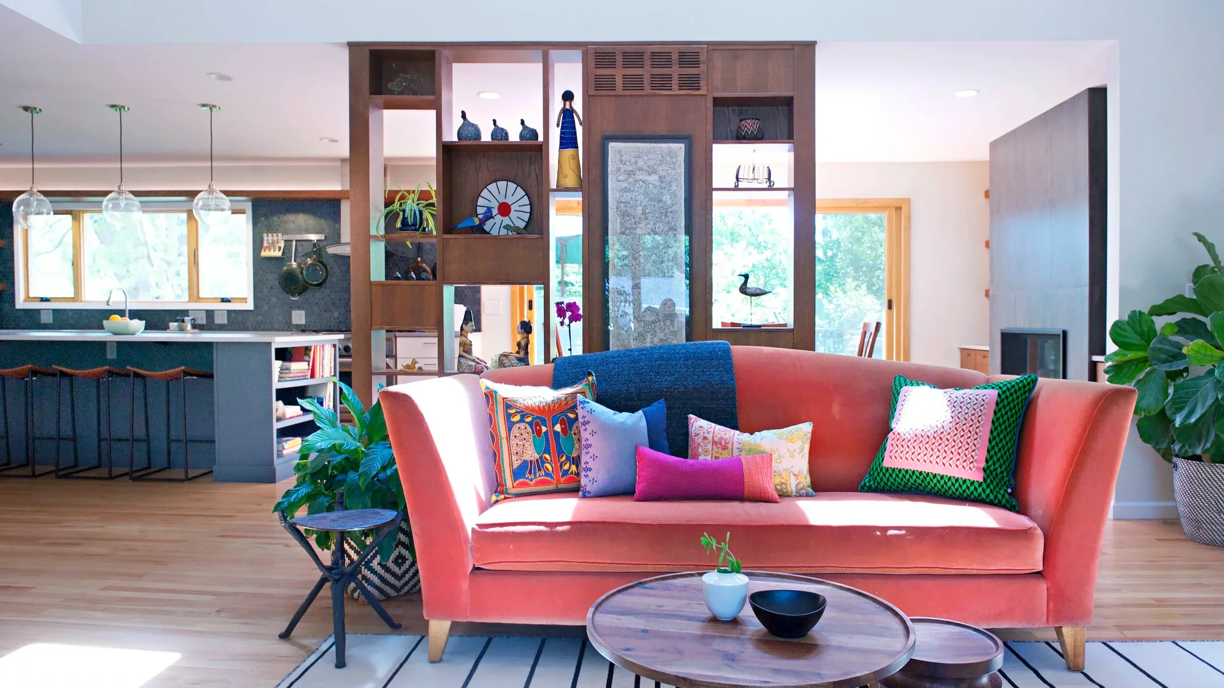 Blackstone-pink-sofa-pillows-living-room.webp